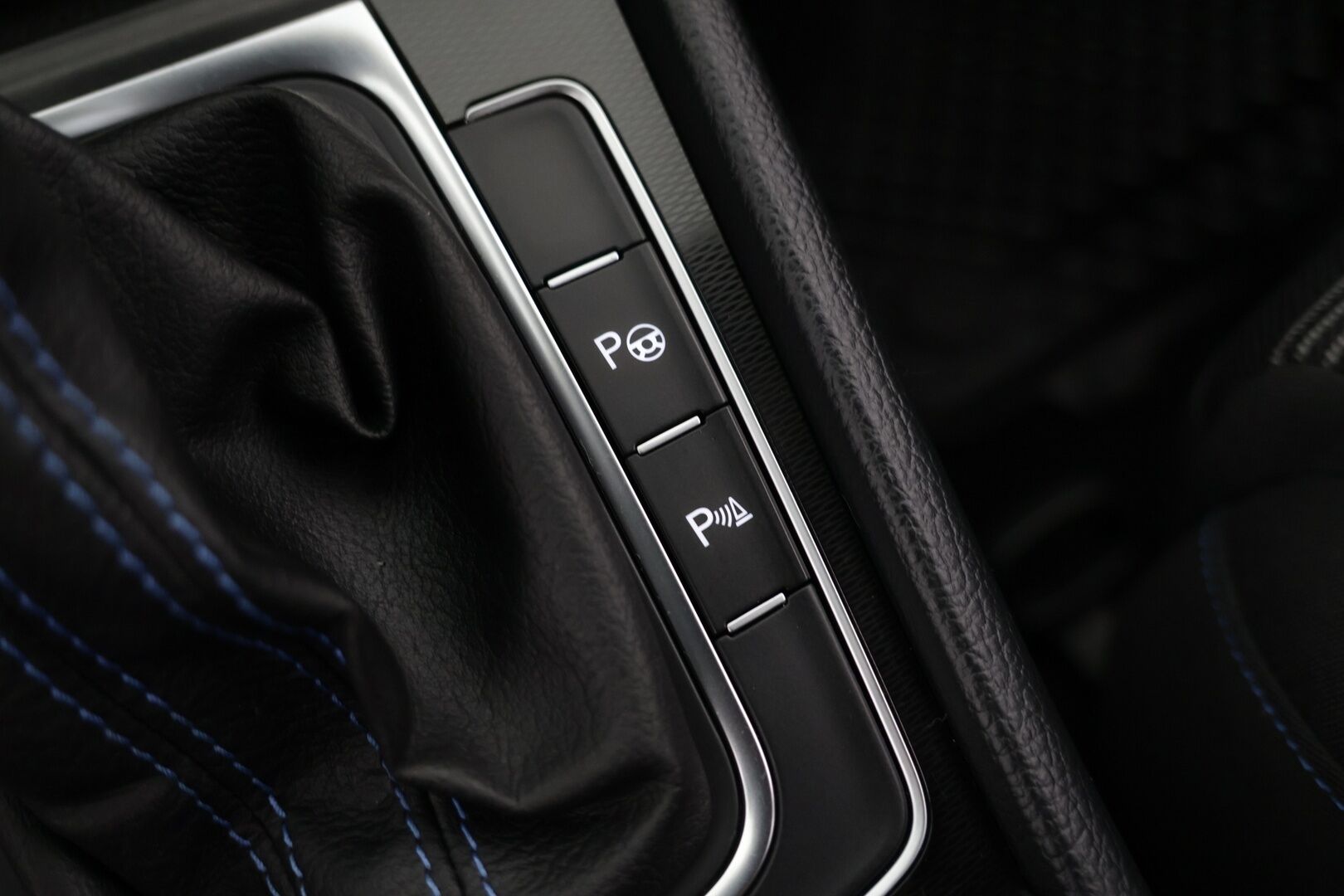 Volkswagen Golf 2015 GTE Plug-In Hybrid 150 kW (204 hv) DSG-automaatti - Adapt. Vak. / Kaistavahti / P. Tutkat / Discover Pro / Esilämmitys!