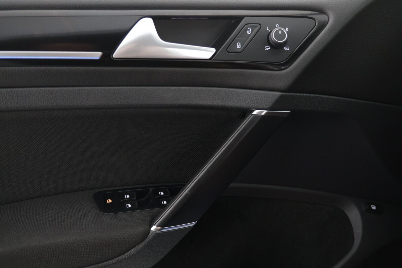 Volkswagen Golf 2015 GTE Plug-In Hybrid 150 kW (204 hv) DSG-automaatti - Adapt. Vak. / Kaistavahti / P. Tutkat / Discover Pro / Esilämmitys!