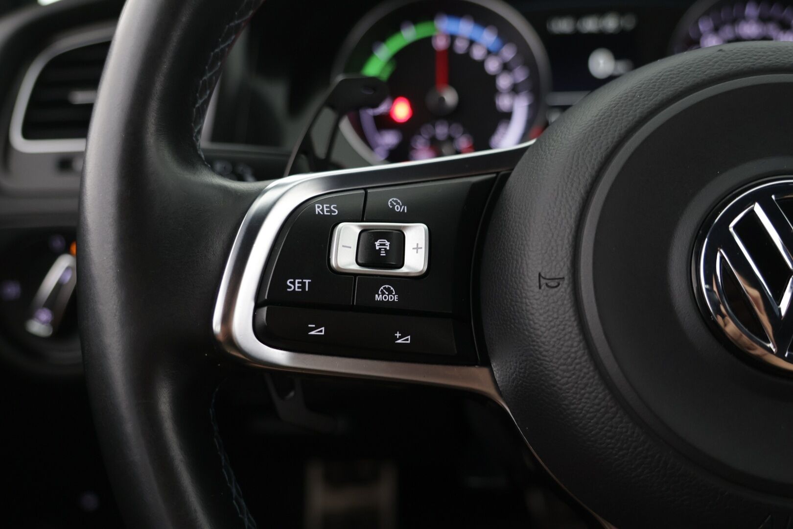 Volkswagen Golf 2015 GTE Plug-In Hybrid 150 kW (204 hv) DSG-automaatti - Adapt. Vak. / Kaistavahti / P. Tutkat / Discover Pro / Esilämmitys!