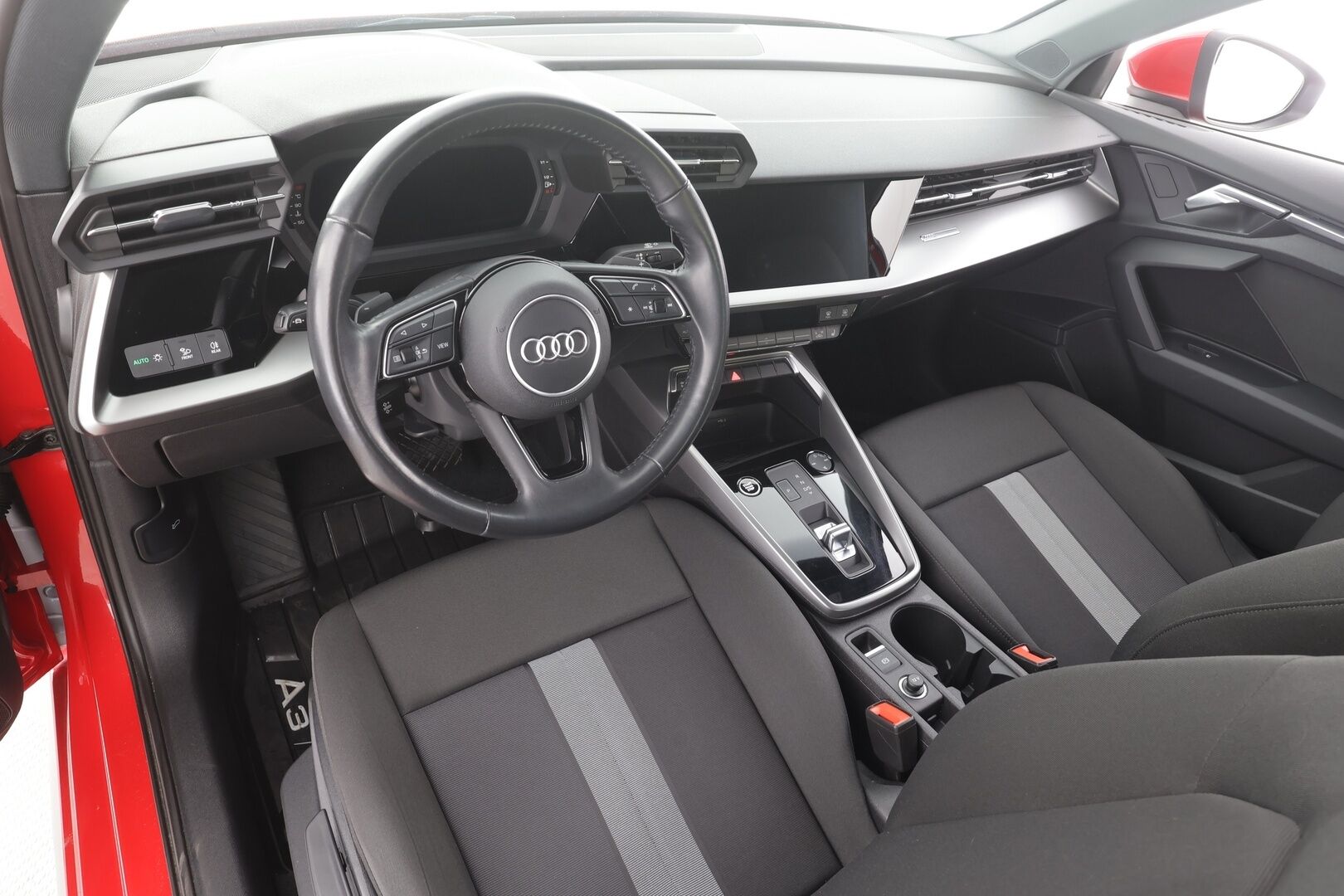 Audi A3 2021 Sedan Business Launch Edition 35 TFSI 110 kW MHEV S tronic - | Koukku | Digimittaristo | LED | Vakkari | Kaistavahti | Pre sense | Suomi-auto | Merkkihuollot | 