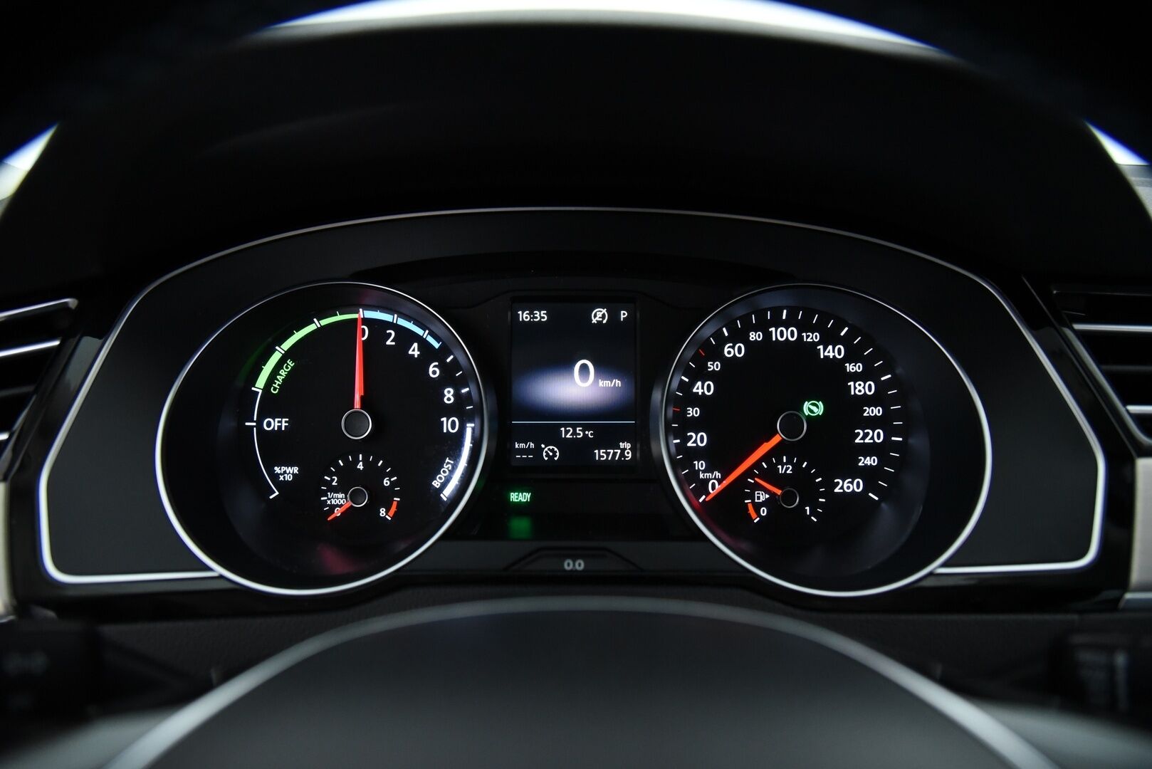 Volkswagen Passat 2018 Variant GTE Plug-In Hybrid 160 kW (218 hv) DSG-aut / Koukku / Webasto / ACC / P-kamera / App Connect - Uudemmalla keskinäytöllä / Jakopää vaihdettu -24 & 01/26 huollettu! 