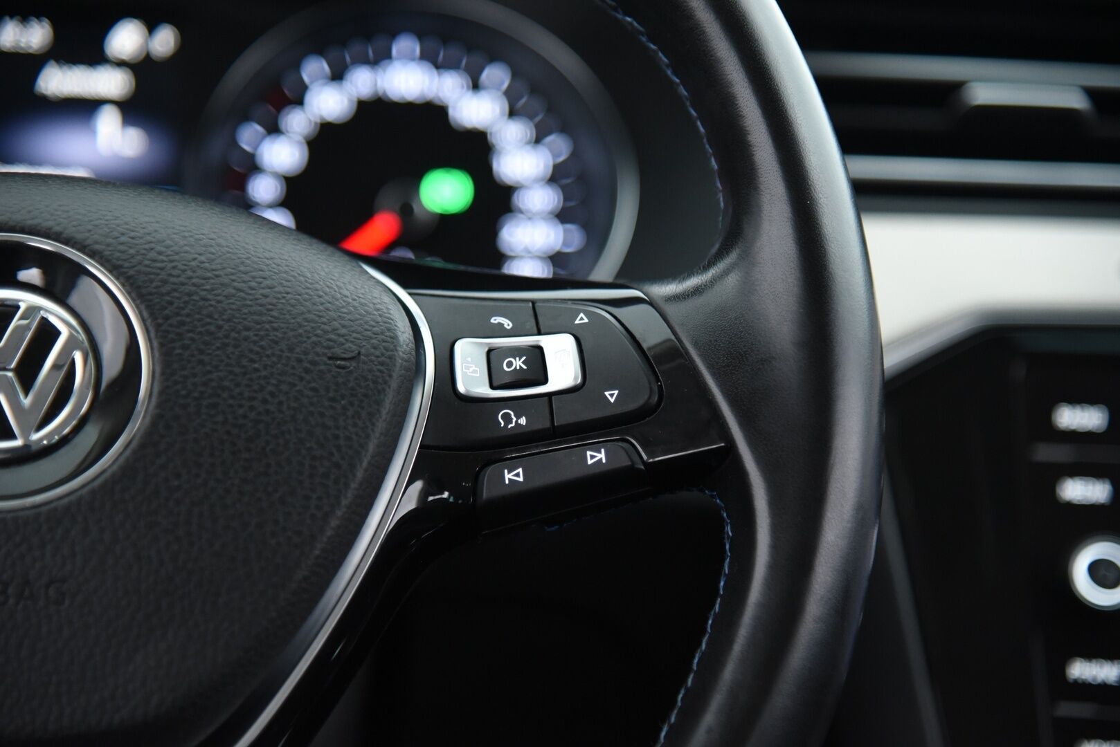 Volkswagen Passat 2018 Variant GTE Plug-In Hybrid 160 kW (218 hv) DSG-aut / Koukku / Webasto / ACC / P-kamera / App Connect - Uudemmalla keskinäytöllä / Jakopää vaihdettu -24 & 01/26 huollettu! 