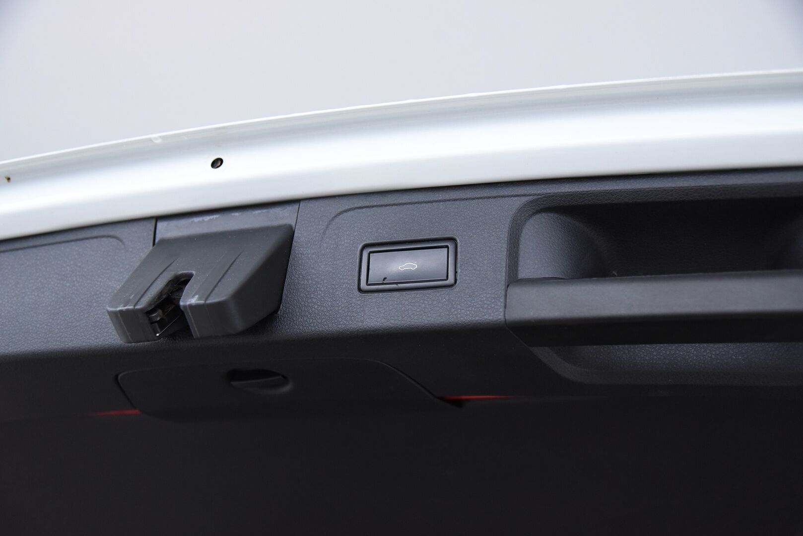 Volkswagen Passat 2018 Variant GTE Plug-In Hybrid 160 kW (218 hv) DSG-aut / Koukku / Webasto / ACC / P-kamera / App Connect - Uudemmalla keskinäytöllä / Jakopää vaihdettu -24 & 01/26 huollettu! 