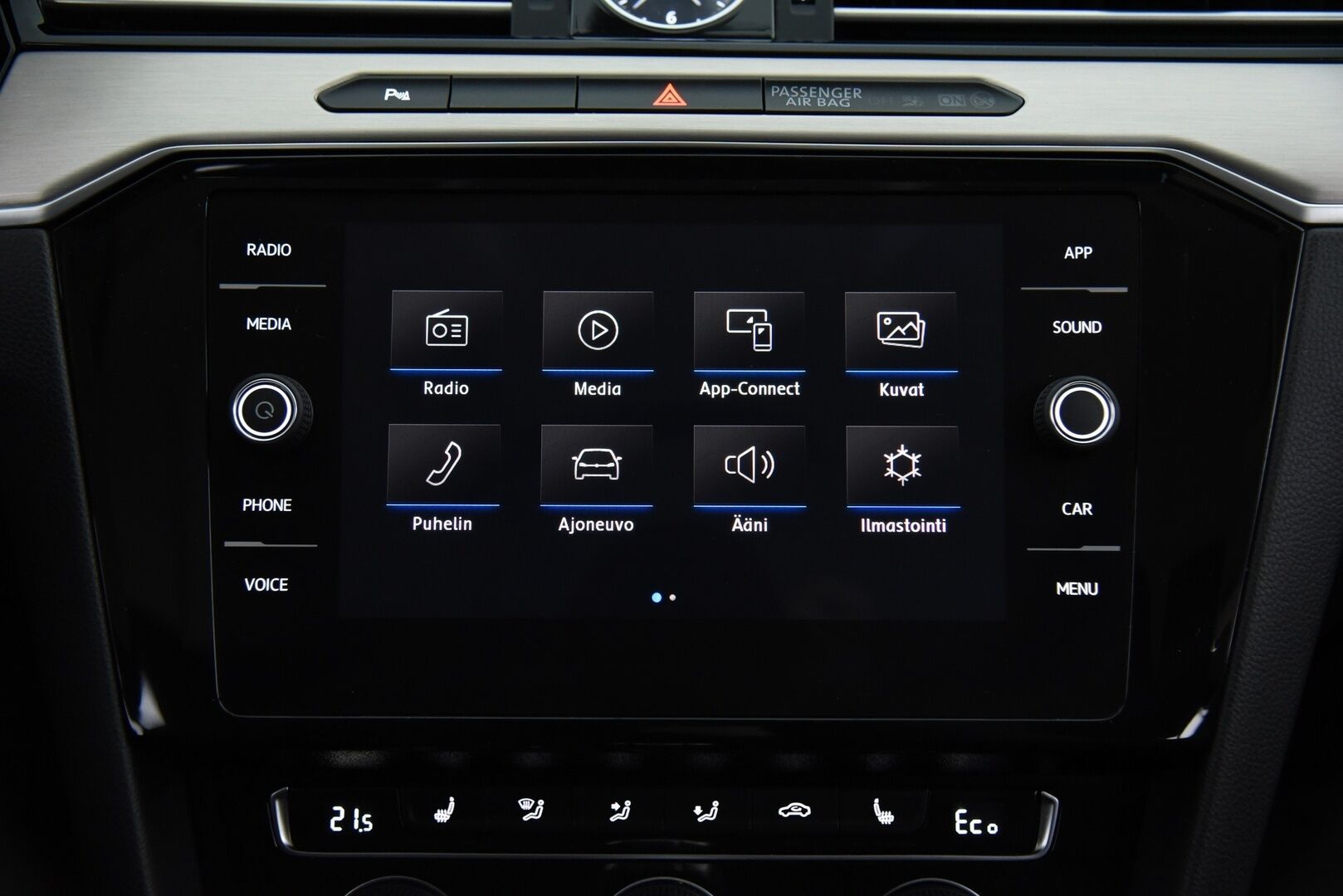 Volkswagen Passat 2018 Variant GTE Plug-In Hybrid 160 kW (218 hv) DSG-aut / Koukku / Webasto / ACC / P-kamera / App Connect - Uudemmalla keskinäytöllä / Jakopää vaihdettu -24 & 01/26 huollettu! 