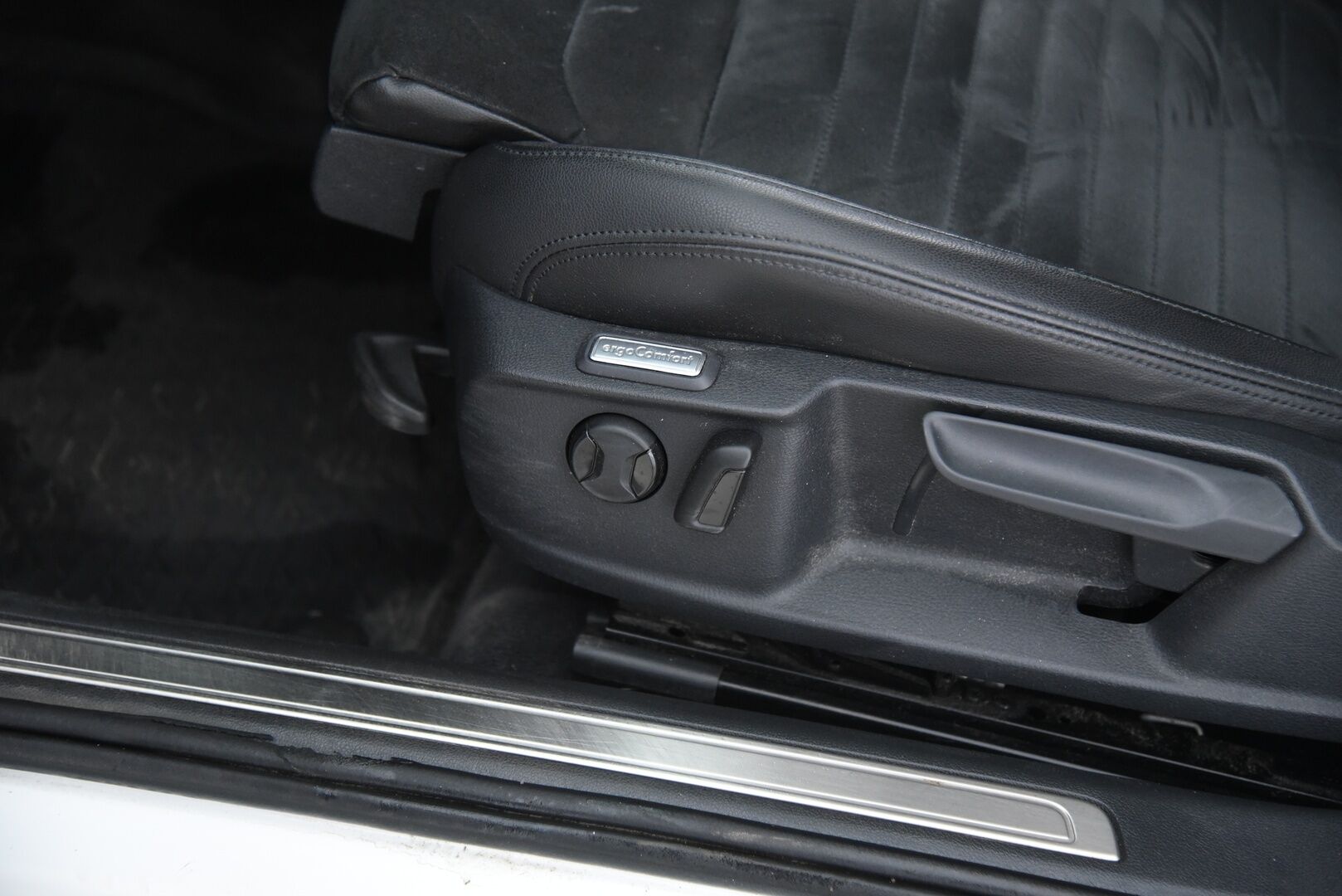 Volkswagen Passat 2018 Variant GTE Plug-In Hybrid 160 kW (218 hv) DSG-aut / Koukku / Webasto / ACC / P-kamera / App Connect - Uudemmalla keskinäytöllä / Jakopää vaihdettu -24 & 01/26 huollettu! 