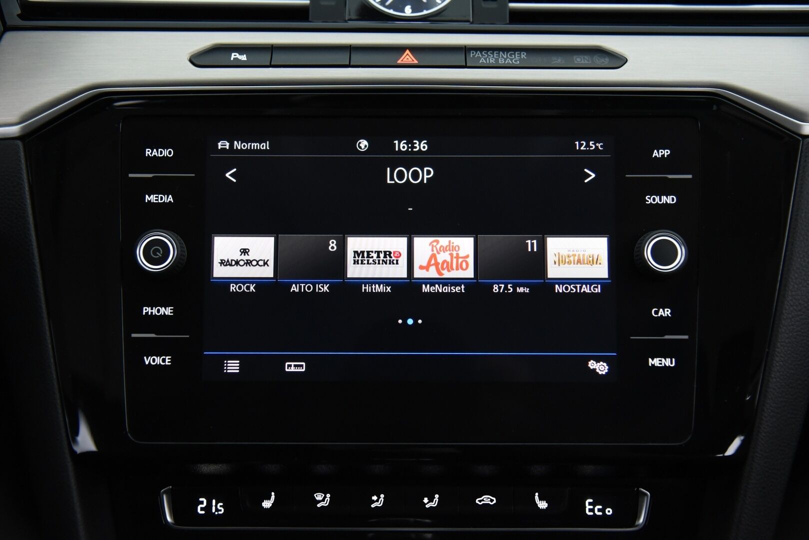 Volkswagen Passat 2018 Variant GTE Plug-In Hybrid 160 kW (218 hv) DSG-aut / Koukku / Webasto / ACC / P-kamera / App Connect - Uudemmalla keskinäytöllä / Jakopää vaihdettu -24 & 01/26 huollettu! 