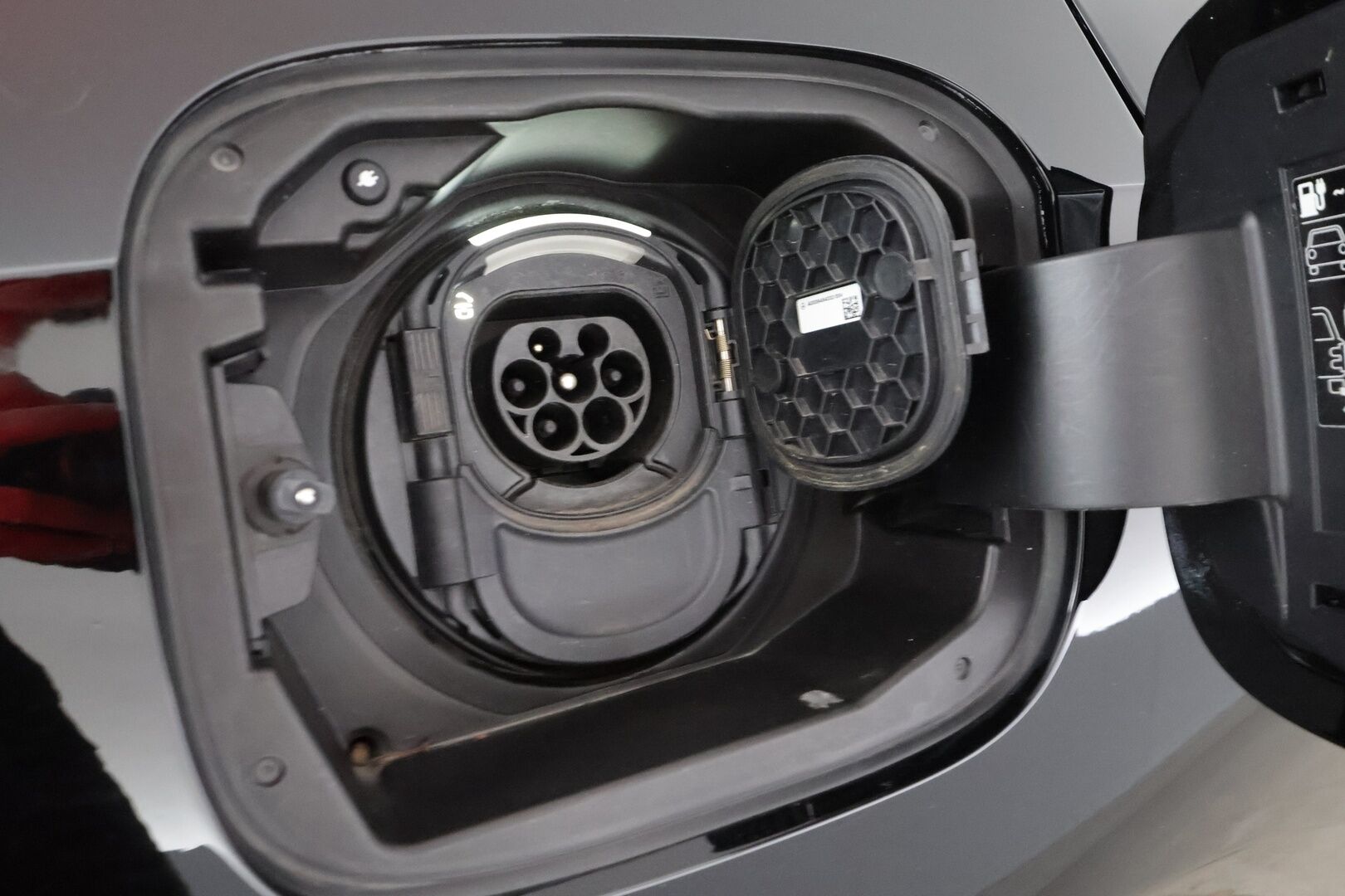 Mercedes-Benz A 2021 250 e A Business Style Edition EQ Power * Distronic Pro / Puolinahkasisusta / Peruutuskamera / LED / Comand Navi / Kaistavahti! - Akku kuntotarkastettu SoH 95,2% / Suomi-auto / Kahdet renkaat aluvanteilla / Merkkihuollettu