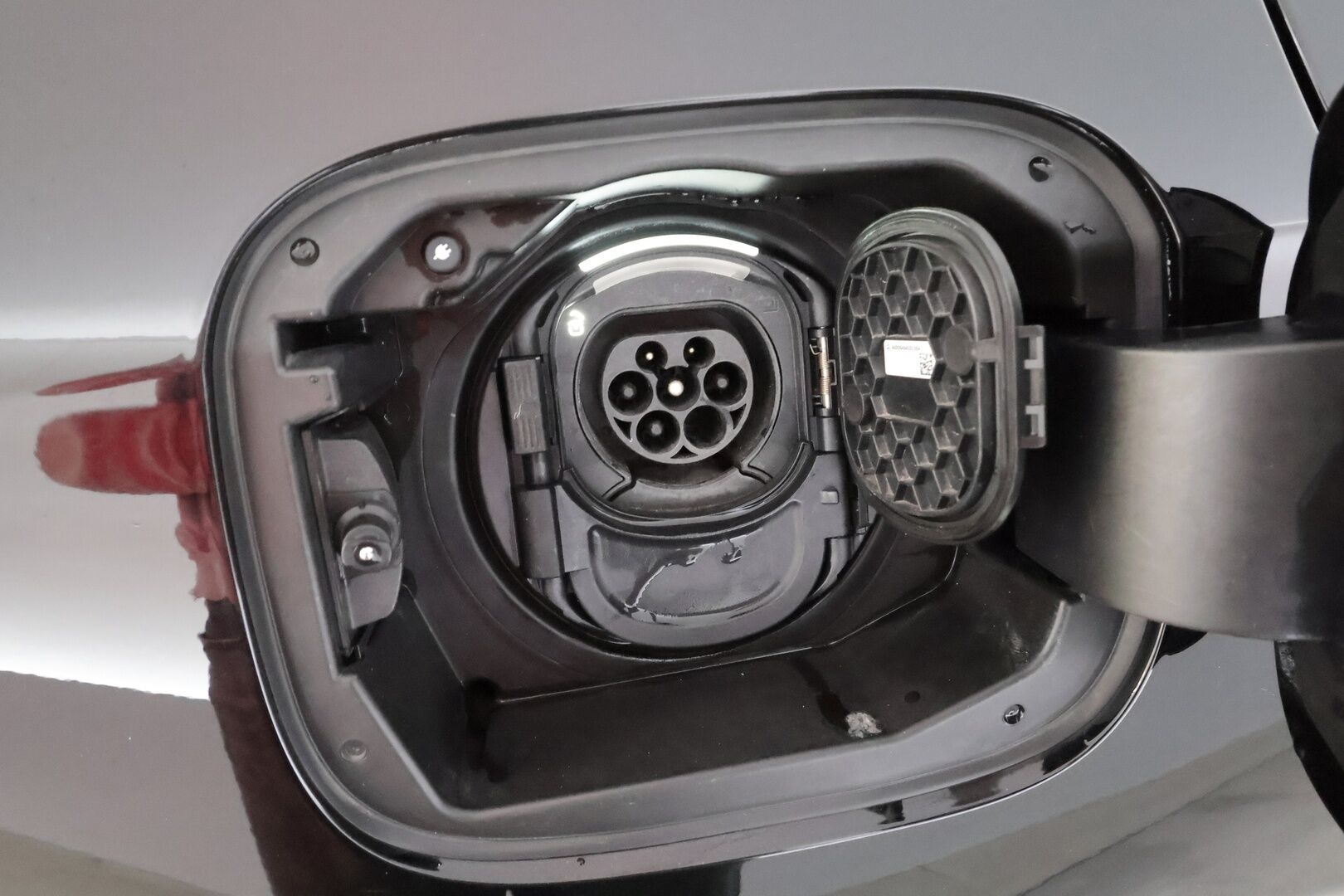 Mercedes-Benz A 2021 250 e A Business Style Edition EQ Power * Distronic Pro / Puolinahat / LED / Navi / P.kamera / Kaistavahti * - Suomi-auto / Kahdet renkaat aluvanteilla / Merkkihuollettu