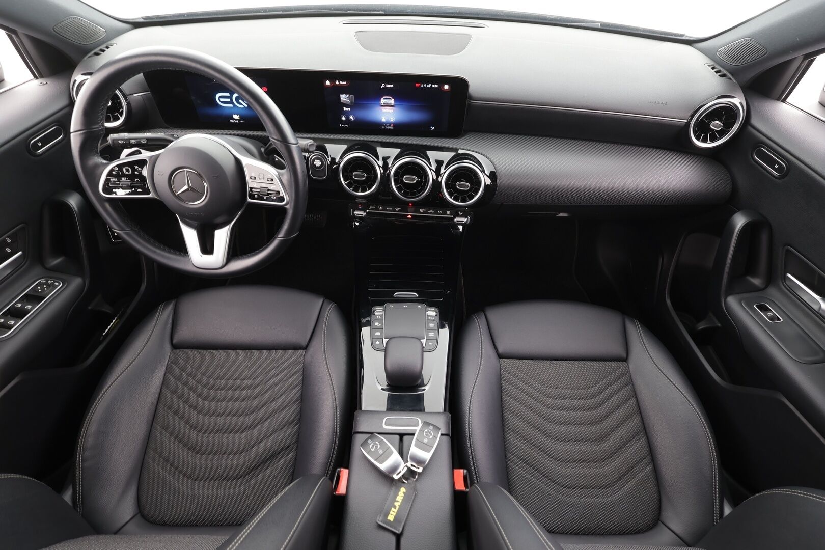 Mercedes-Benz A 2021 250 e A Business Style Edition EQ Power * Distronic Pro / Puolinahat / LED / Navi / P.kamera / Kaistavahti * - Suomi-auto / Kahdet renkaat aluvanteilla / Merkkihuollettu