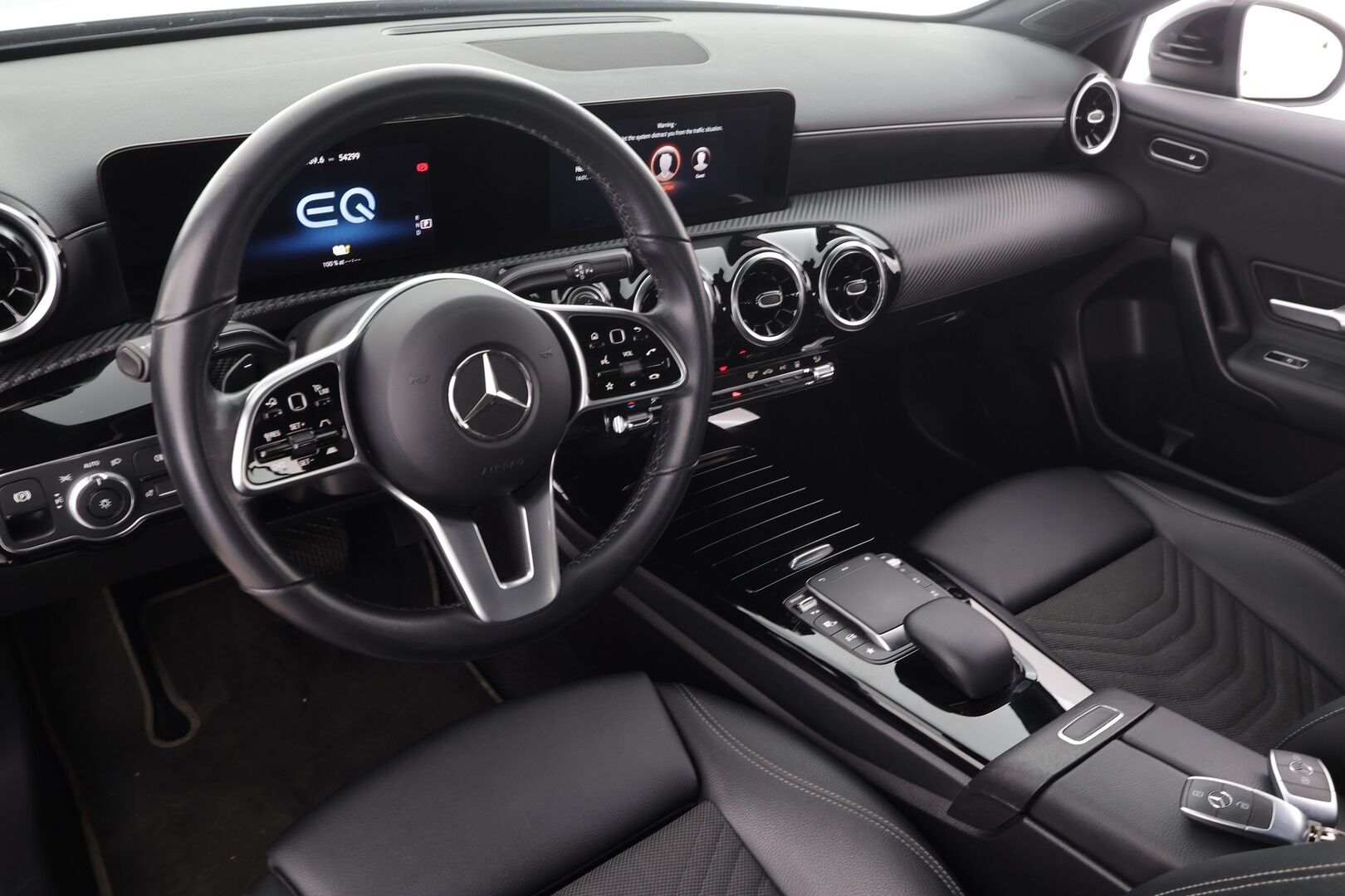 Mercedes-Benz A 2021 250 e A Business Style Edition EQ Power * Distronic Pro / Puolinahkasisusta / Peruutuskamera / LED / Comand Navi / Kaistavahti! - Akku kuntotarkastettu SoH 95,2% / Suomi-auto / Kahdet renkaat aluvanteilla / Merkkihuollettu