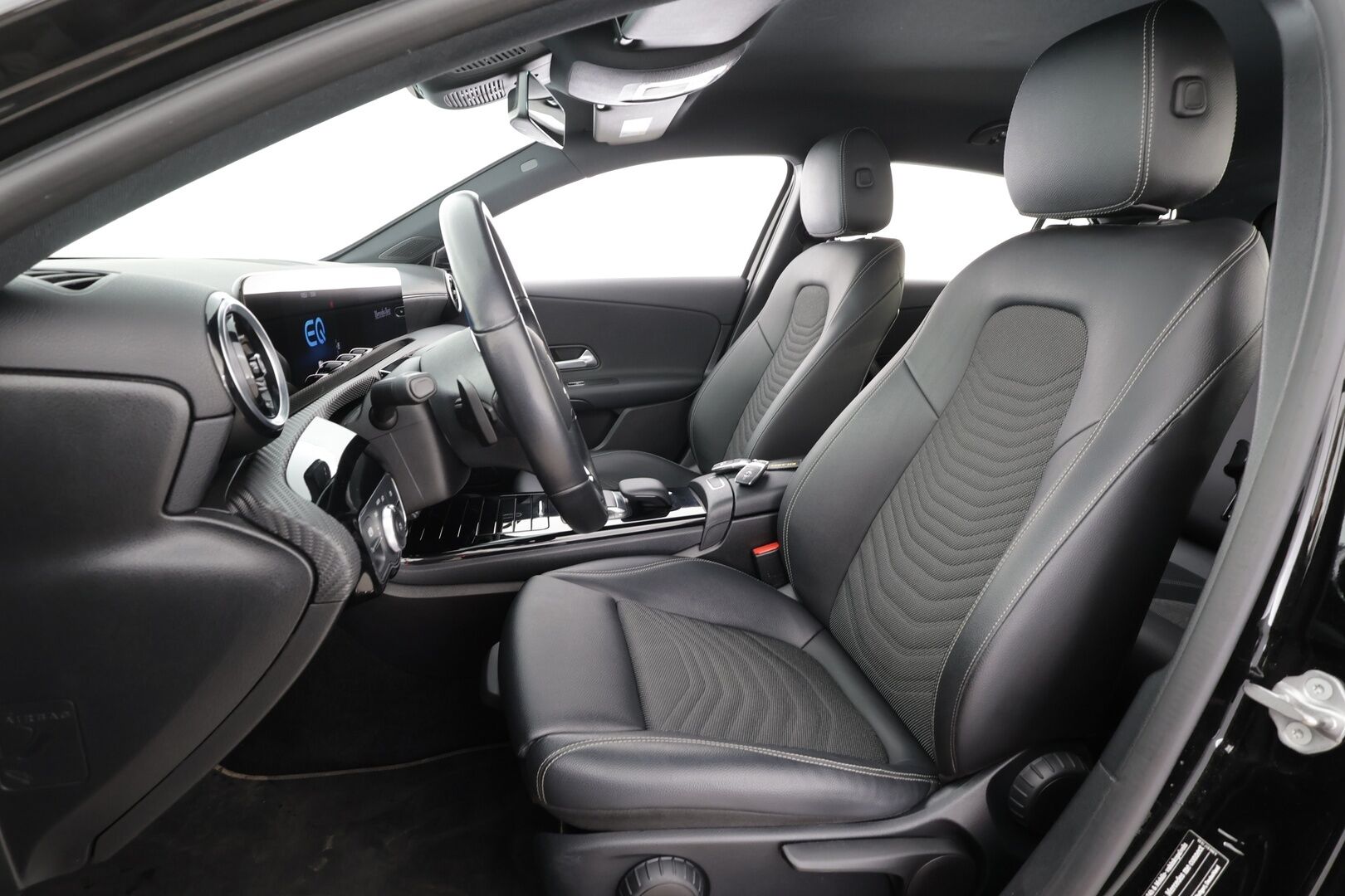 Mercedes-Benz A 2021 250 e A Business Style Edition EQ Power * Distronic Pro / Puolinahkasisusta / Peruutuskamera / LED / Comand Navi / Kaistavahti! - Akku kuntotarkastettu SoH 95,2% / Suomi-auto / Kahdet renkaat aluvanteilla / Merkkihuollettu