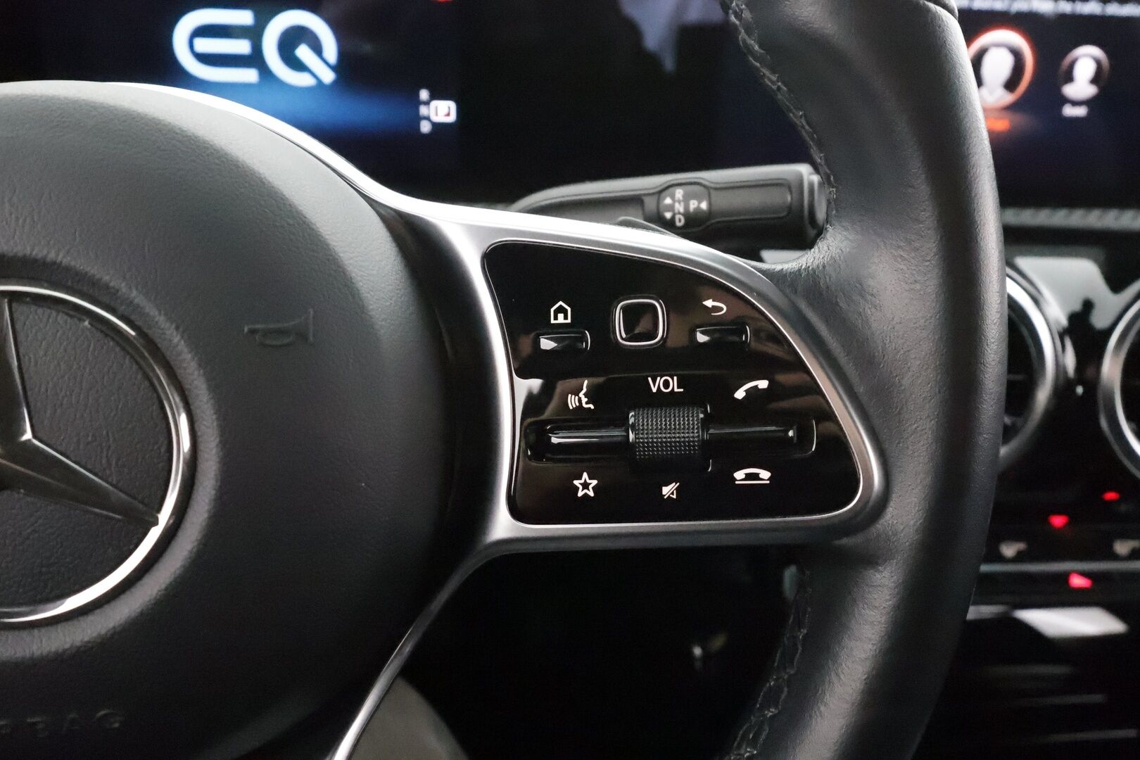 Mercedes-Benz A 2021 250 e A Business Style Edition EQ Power * Distronic Pro / Puolinahat / LED / Navi / P.kamera / Kaistavahti * - Suomi-auto / Kahdet renkaat aluvanteilla / Merkkihuollettu