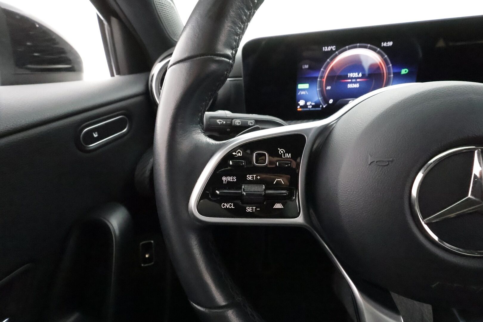 Mercedes-Benz A 2021 250 e A Business Style Edition EQ Power * Distronic Pro / Puolinahat / LED / Navi / P.kamera / Kaistavahti * - Suomi-auto / Kahdet renkaat aluvanteilla / Merkkihuollettu