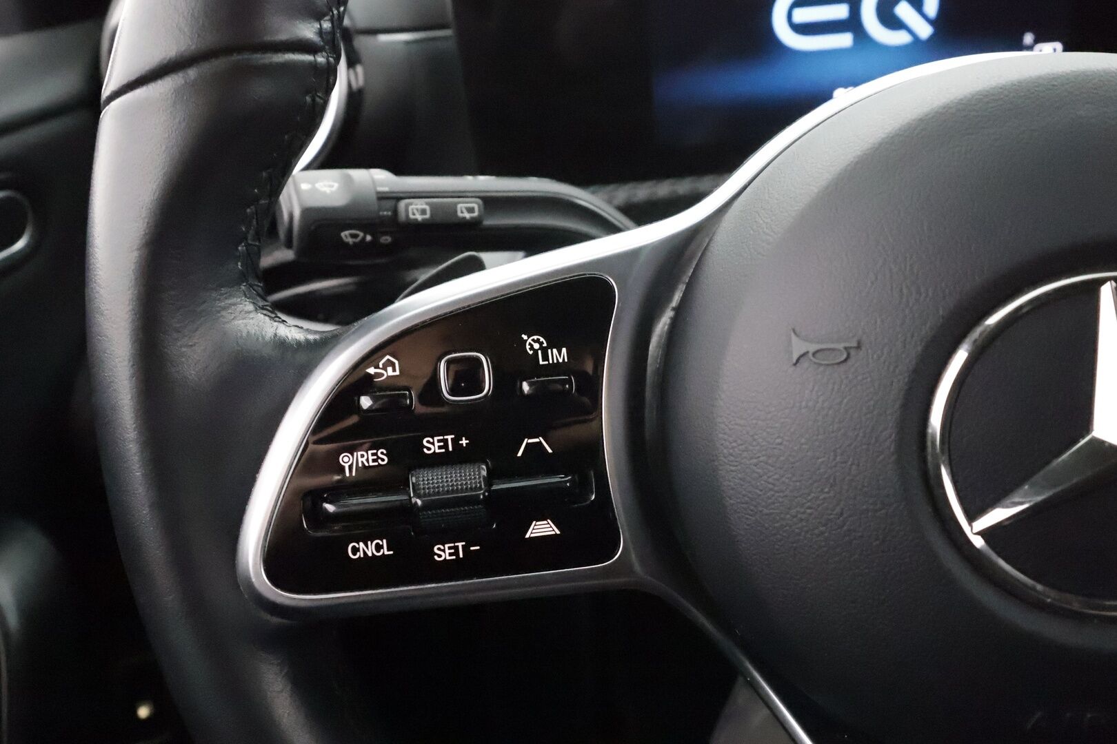 Mercedes-Benz A 2021 250 e A Business Style Edition EQ Power * Distronic Pro / Puolinahat / LED / Navi / P.kamera / Kaistavahti * - Suomi-auto / Kahdet renkaat aluvanteilla / Merkkihuollettu