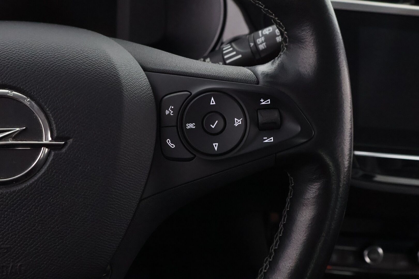 Opel Corsa-e 2020 5-ov Executive 136 automaatti * Lämpöpumppu / Adapt.Vakkari / Nahkasisusta / LED / BLIS / 360-Kamera - Supervarusteet / Suomiauto / Juuri tullut Tampereelle! - HULLUT JOULUT KORKOTARJOUS 2,49% 