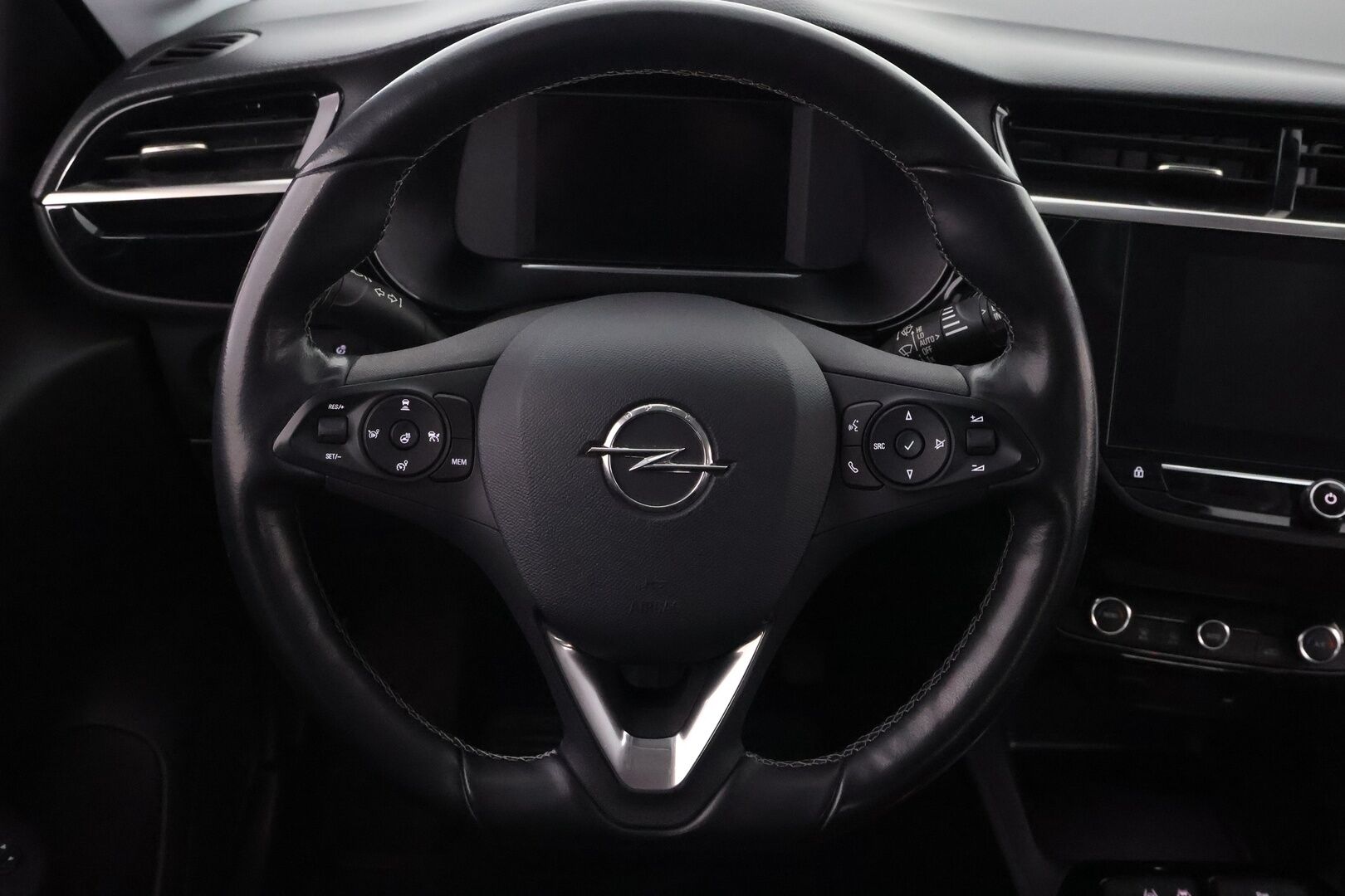 Opel Corsa-e 2020 5-ov Executive 136 automaatti * Lämpöpumppu / Adapt.Vakkari / Nahkasisusta / LED / BLIS / 360-Kamera - Supervarusteet / Suomiauto / Juuri tullut Tampereelle! - HULLUT JOULUT KORKOTARJOUS 2,49% 