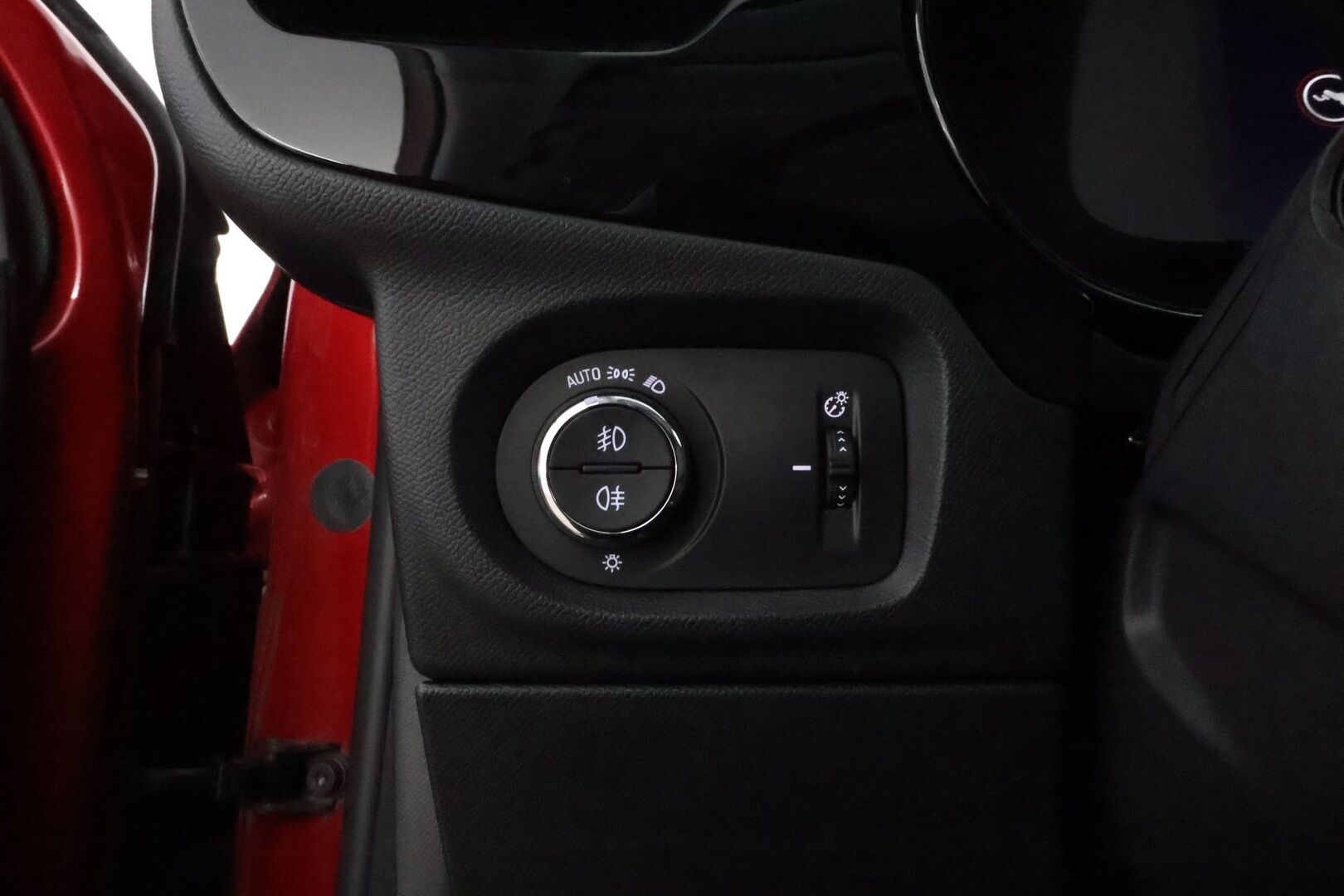 Opel Corsa-e 2020 5-ov Executive 136 automaatti * Sähköinen lisälämmitin / Adapt.Vakkari / Nahkasisusta / LED / BLIS / 360-Kamera - Supervarusteet / Suomiauto / Juuri tullut Tampereelle!