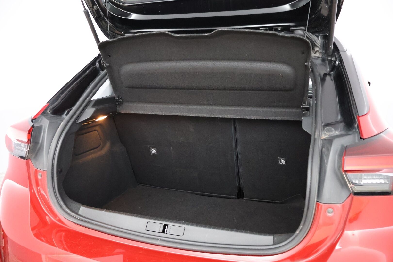 Opel Corsa-e 2020 5-ov Executive 136 automaatti * Lämpöpumppu / Adapt.Vakkari / Nahkasisusta / LED / BLIS / 360-Kamera - Supervarusteet / Suomiauto / Juuri tullut Tampereelle! - HULLUT JOULUT KORKOTARJOUS 2,49% 