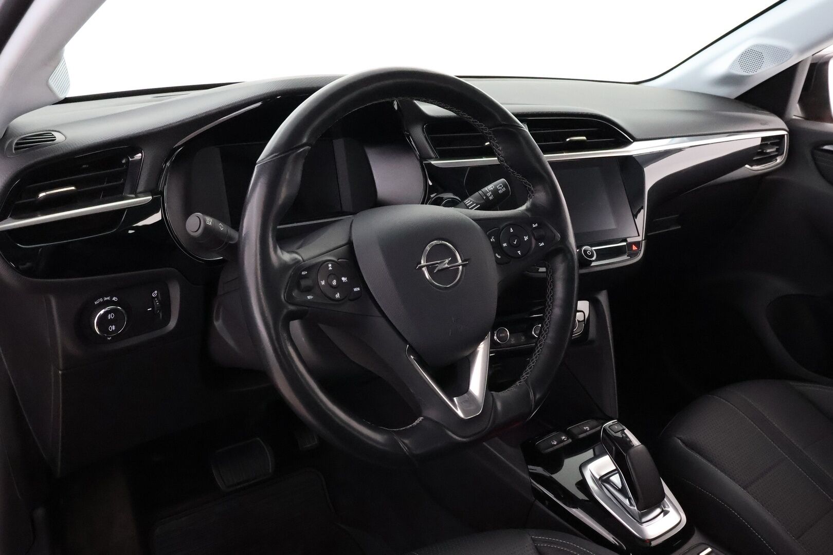 Opel Corsa-e 2020 5-ov Executive 136 automaatti * Sähköinen lisälämmitin / Adapt.Vakkari / Nahkasisusta / LED / BLIS / 360-Kamera - Supervarusteet / Suomiauto / Juuri tullut Tampereelle!