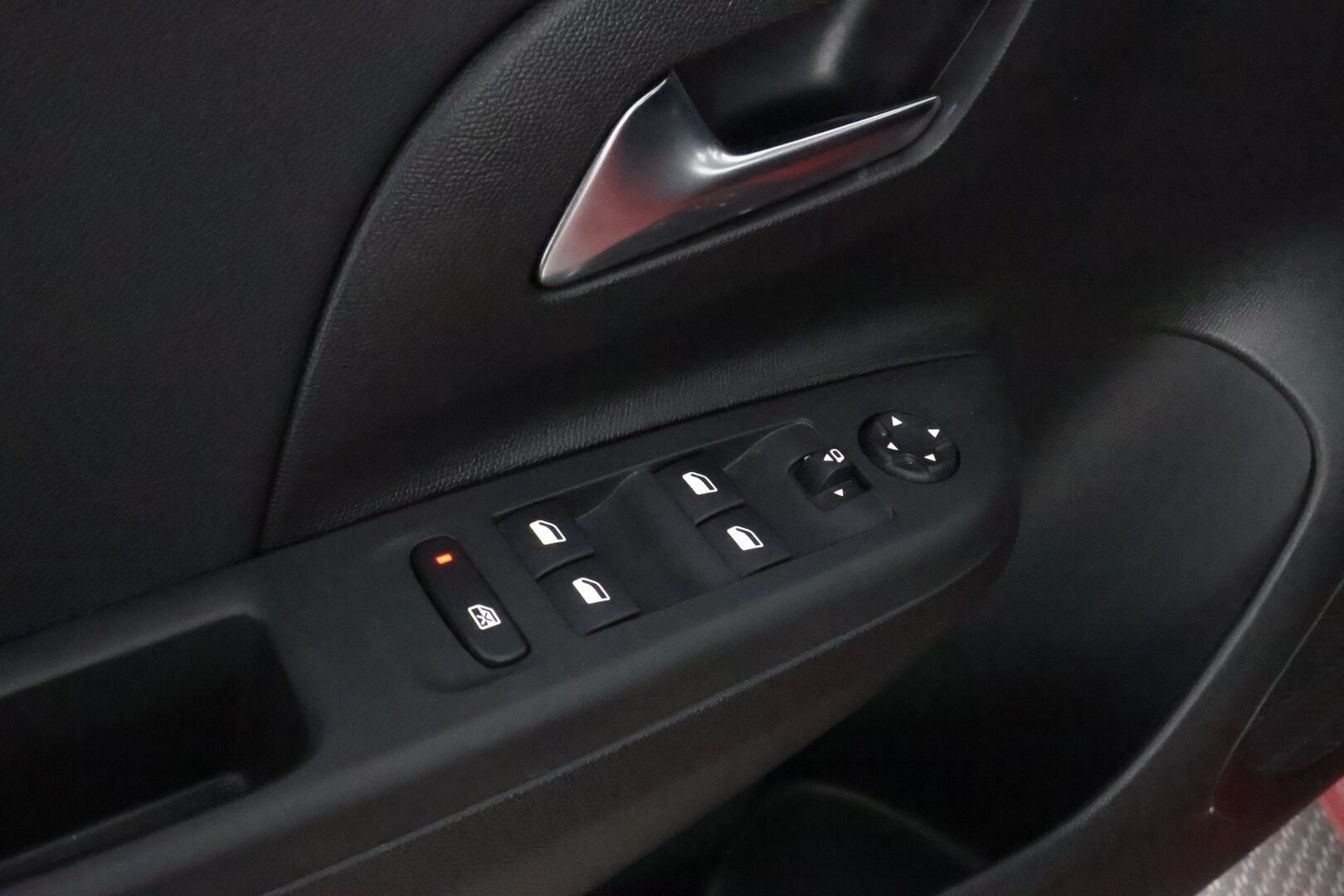 Opel Corsa-e 2020 5-ov Executive 136 automaatti * Lämpöpumppu / Adapt.Vakkari / Nahkasisusta / LED / BLIS / 360-Kamera - Supervarusteet / Suomiauto / Juuri tullut Tampereelle! - HULLUT JOULUT KORKOTARJOUS 2,49% 