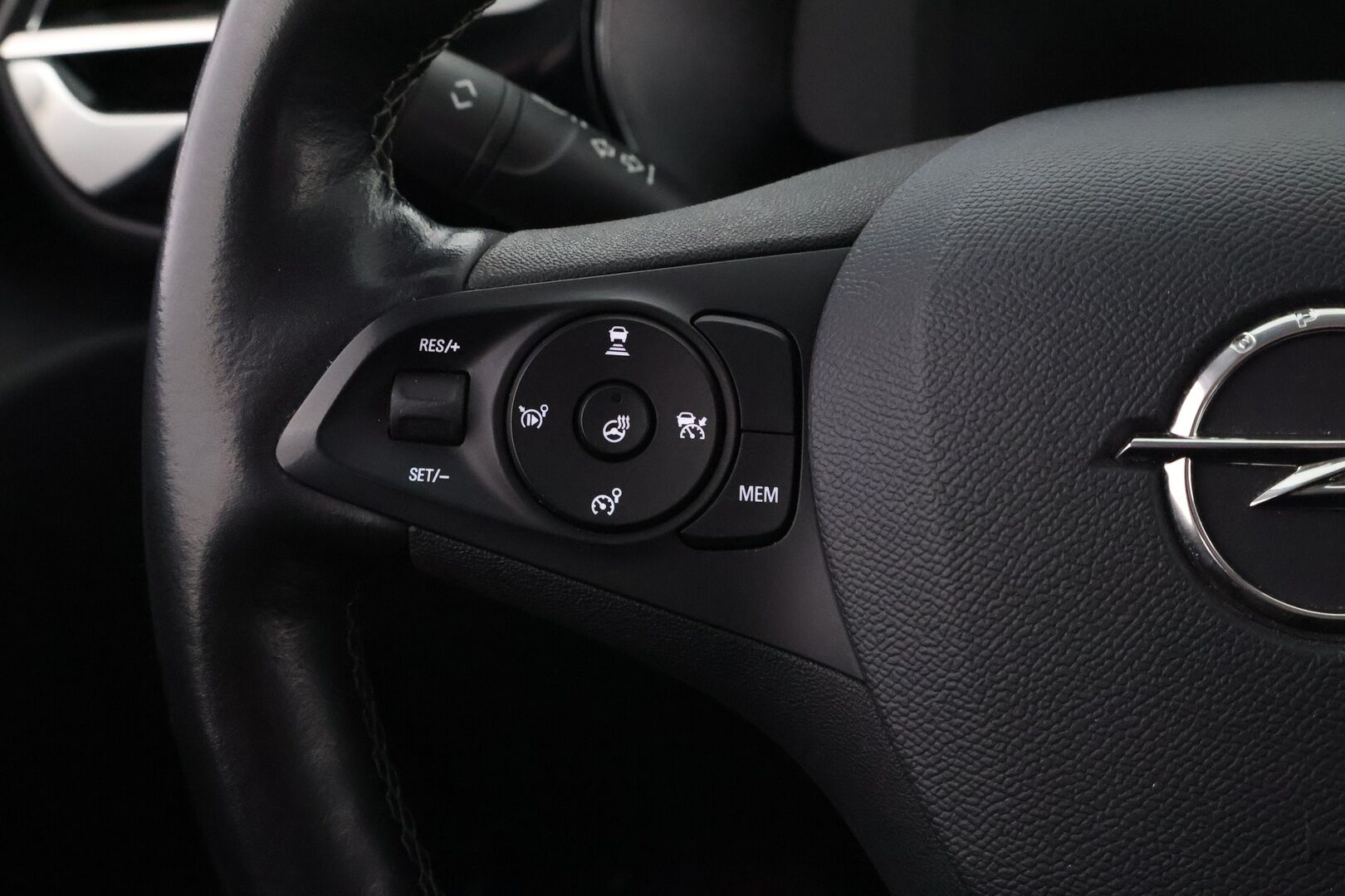 Opel Corsa-e 2020 5-ov Executive 136 automaatti * Lämpöpumppu / Adapt.Vakkari / Nahkasisusta / LED / BLIS / 360-Kamera - Supervarusteet / Suomiauto / Juuri tullut Tampereelle! - HULLUT JOULUT KORKOTARJOUS 2,49% 