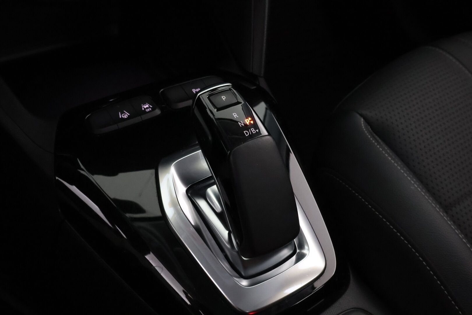 Opel Corsa-e 2020 5-ov Executive 136 automaatti * Lämpöpumppu / Adapt.Vakkari / Nahkasisusta / LED / BLIS / 360-Kamera - Supervarusteet / Suomiauto / Juuri tullut Tampereelle! - HULLUT JOULUT KORKOTARJOUS 2,49% 