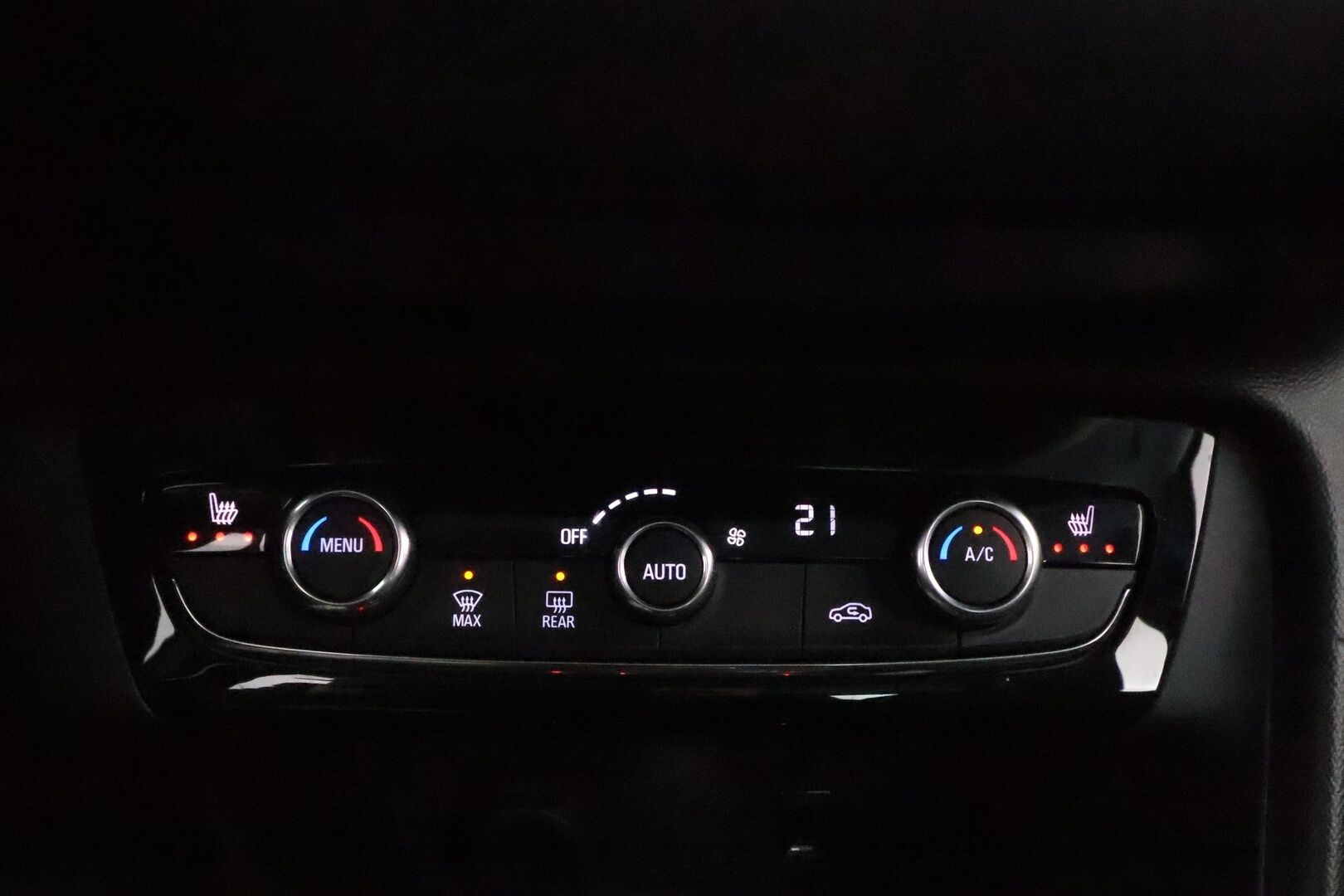 Opel Corsa-e 2020 5-ov Executive 136 automaatti * Lämpöpumppu / Adapt.Vakkari / Nahkasisusta / LED / BLIS / 360-Kamera - Supervarusteet / Suomiauto / Juuri tullut Tampereelle! - HULLUT JOULUT KORKOTARJOUS 2,49% 