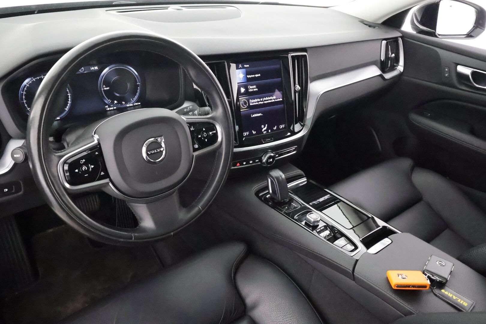 Volvo V60 2021 T6 TwE AWD Business Inscription Expression aut * Panorama / ACC / Webasto / Full-LED / P.kamera / Nahkasisusta * - Webasto / Koukku / 1-om Suomi-auto / 2x Latauskaapelit / Kahdet renkaat aluvanteilla - HULLUT AVAJAISHULINAT KORKOTARJOUS 3,29 %