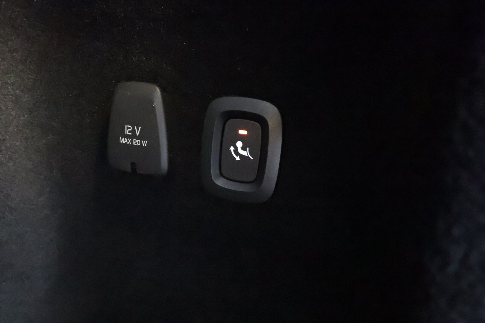 Volvo V60 2021 T6 TwE AWD Business Inscription Expression aut * Panorama / ACC / Full-LED / P.kamera / Sportpenkki Muistilla * - Webasto / Koukku / 1-om Suomi-auto / 2x Latauskaapelit / Kahdet renkaat aluvanteilla 