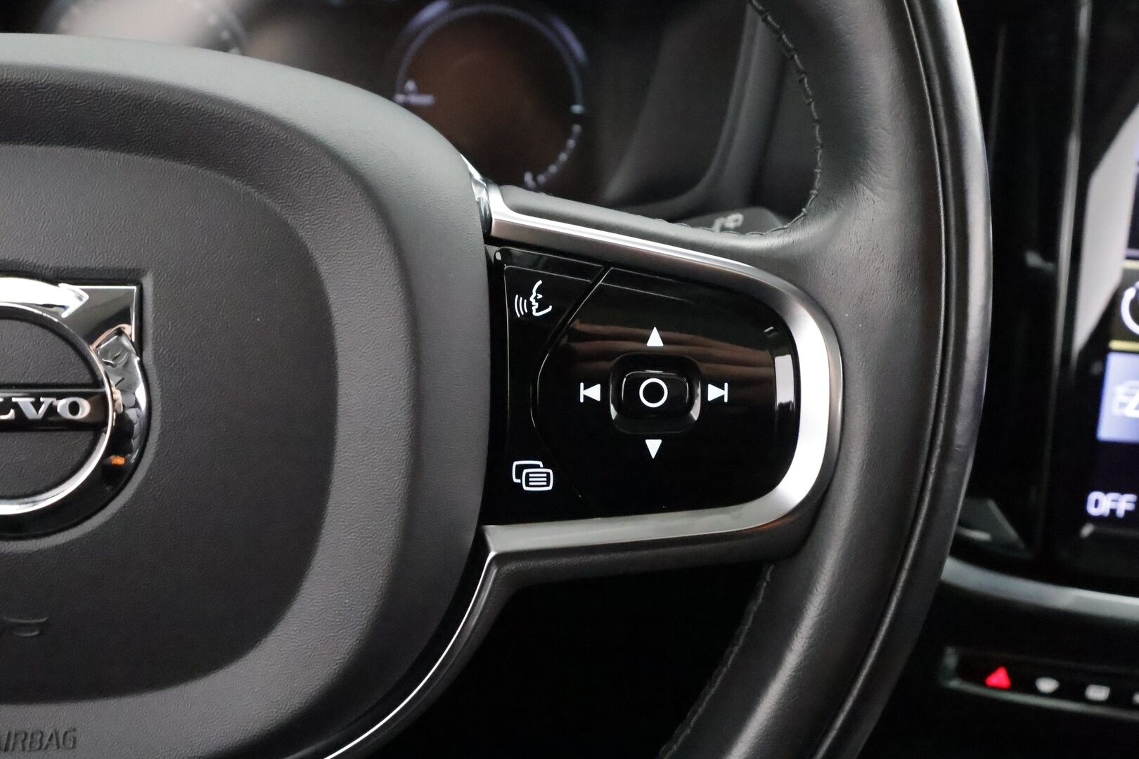 Volvo V60 2021 T6 TwE AWD Business Inscription Expression aut * Panorama / ACC / Full-LED / P.kamera / Sportpenkki Muistilla * - Webasto / Koukku / 1-om Suomi-auto / 2x Latauskaapelit / Kahdet renkaat aluvanteilla 