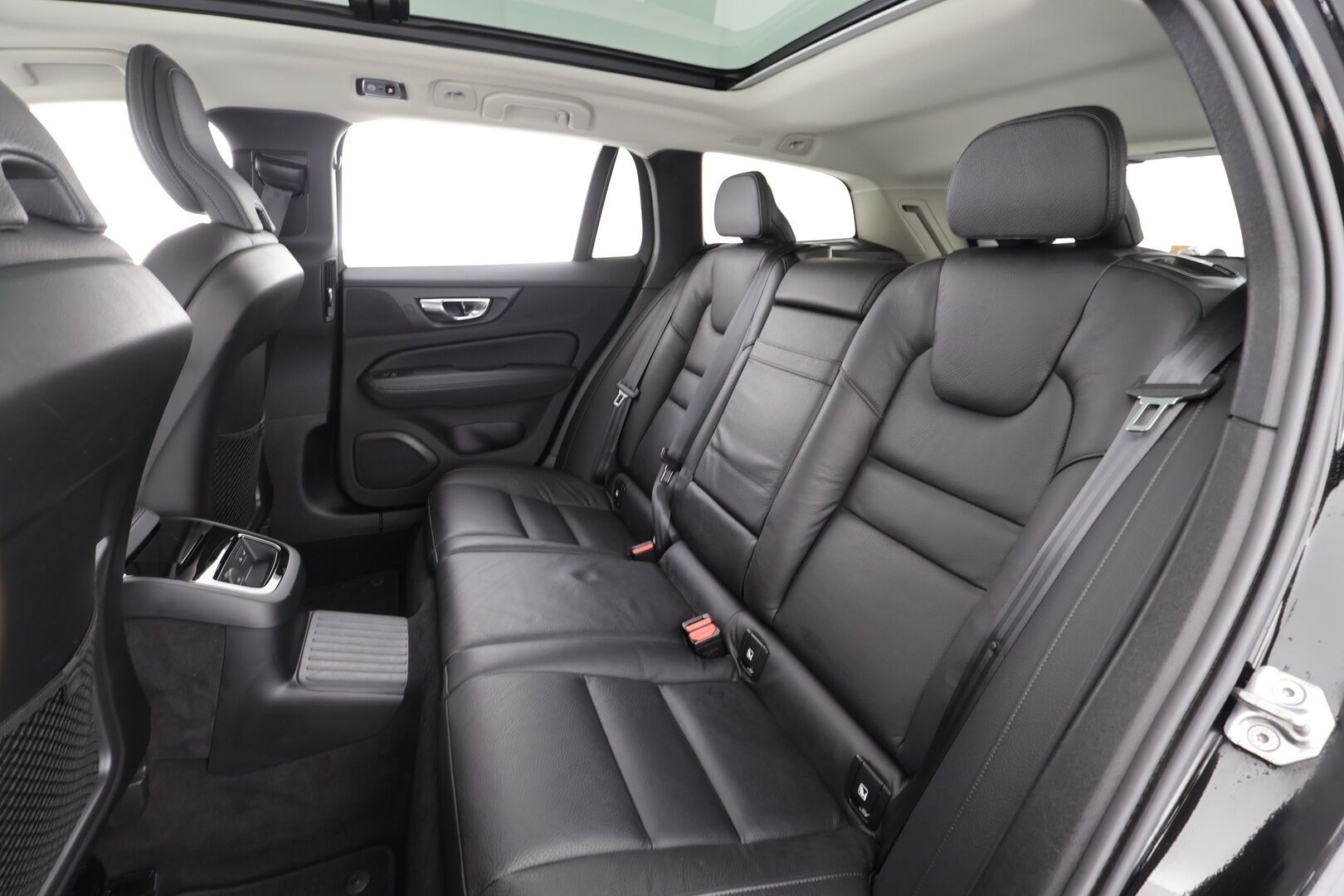 Volvo V60 2021 T6 TwE AWD Business Inscription Expression aut * Panorama / ACC / Webasto / Full-LED / P.kamera / Nahkasisusta * - Webasto / Koukku / 1-om Suomi-auto / 2x Latauskaapelit / Kahdet renkaat aluvanteilla - HULLUT AVAJAISHULINAT KORKOTARJOUS 3,29 %