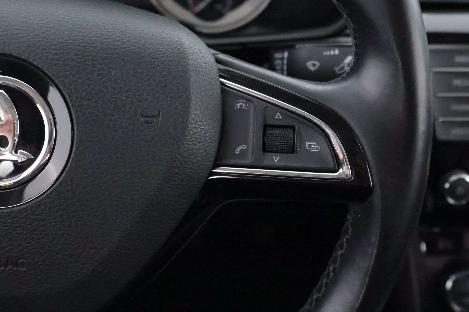 Skoda Superb 2015 2,0 TDI 190 L&K DSG Autom. - Laurin & Klement | Webasto | Adapt.vakkari | Canton | Vetokoukku | Nahkasisusta | Muistipenkki | LED | Juuri saapunut!