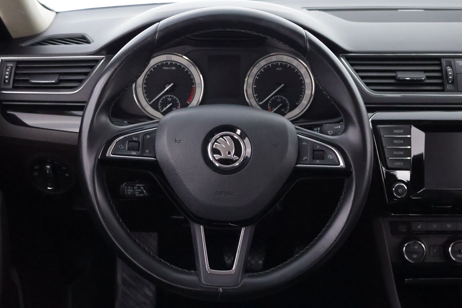 Skoda Superb 2015 2,0 TDI 190 L&K DSG Autom. - Laurin & Klement | Webasto | Adapt.vakkari | Canton | Vetokoukku | Nahkasisusta | Muistipenkki | LED | Juuri saapunut!