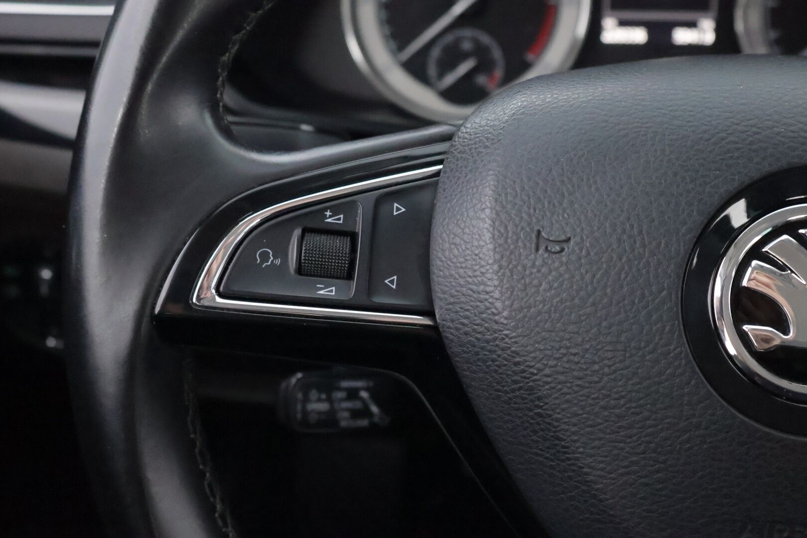 Skoda Superb 2015 2,0 TDI 190 L&K DSG Autom. - Laurin & Klement | Webasto | Adapt.vakkari | Canton | Vetokoukku | Nahkasisusta | Muistipenkki | LED | Juuri saapunut!