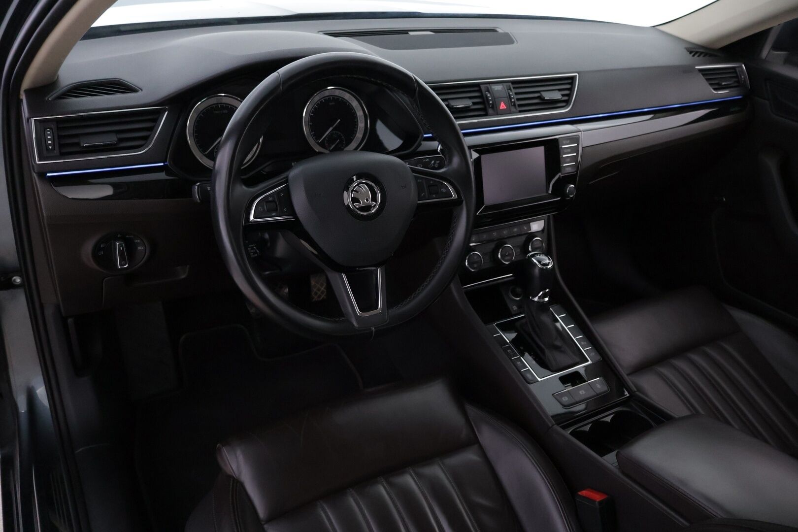 Skoda Superb 2015 2,0 TDI 190 L&K DSG Autom. - Laurin & Klement | Webasto | Adapt.vakkari | Canton | Vetokoukku | Nahkasisusta | Muistipenkki | LED | Juuri saapunut!