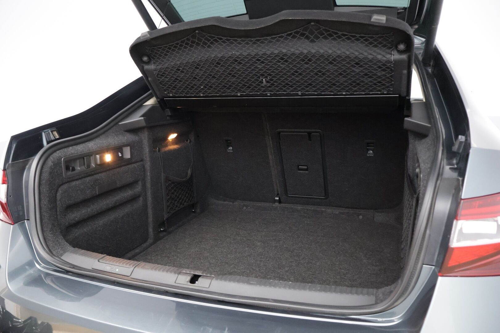 Skoda Superb 2015 2,0 TDI 190 L&K DSG Autom. - Laurin & Klement | Webasto | Adapt.vakkari | Canton | Vetokoukku | Nahkasisusta | Muistipenkki | LED | Juuri saapunut!
