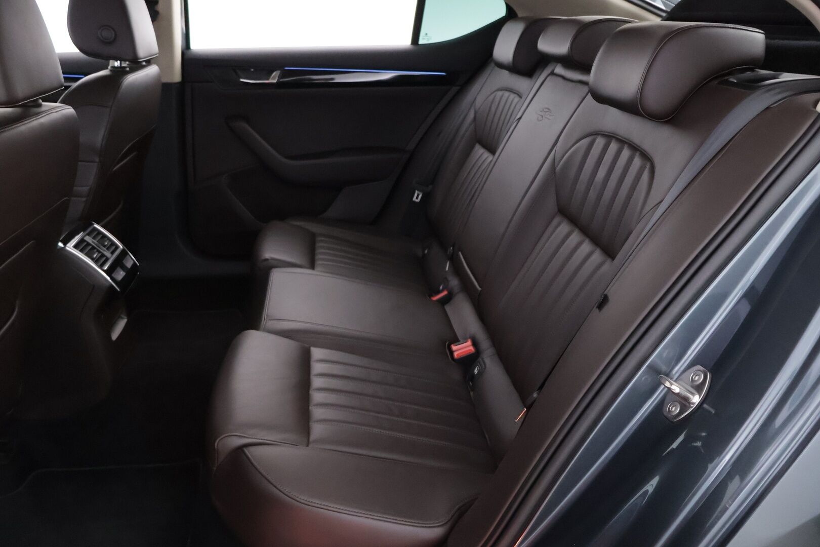 Skoda Superb 2015 2,0 TDI 190 L&K DSG Autom. - Laurin & Klement | Webasto | Adapt.vakkari | Canton | Vetokoukku | Nahkasisusta | Muistipenkki | LED | Juuri saapunut!