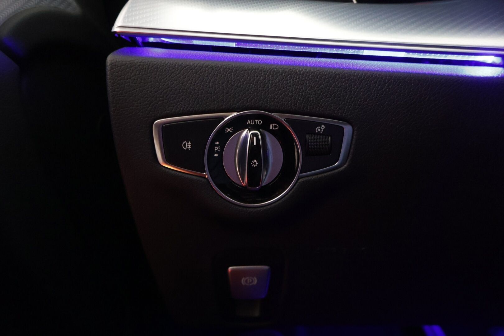 Mercedes-Benz E 2021 300 de T A Business Edition EQ Power *Widescreen / Ambient valot / Burmester äänentoisto!* - 3,99 % KORKOTARJOUS TÄHÄN AUTOON - Kahdet vanteet / Hyvin pidetty / Todella kattavat varusteet!
