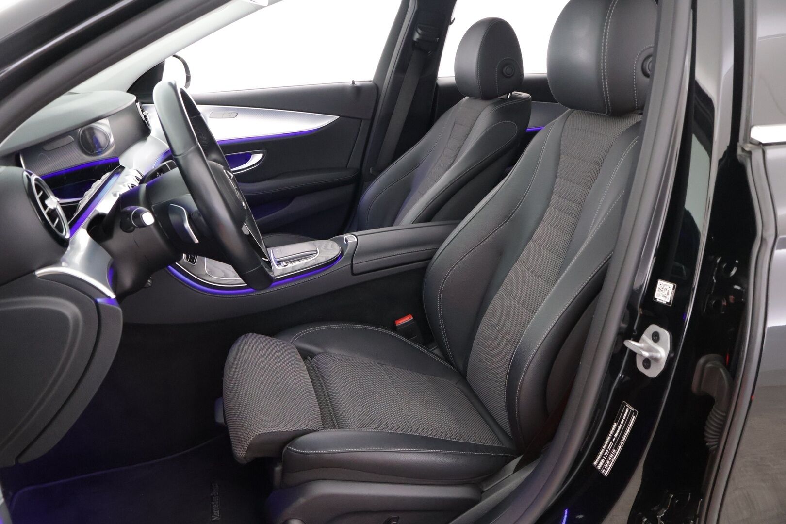 Mercedes-Benz E 2021 300 de T A Business Edition EQ Power *Widescreen / Ambient valot / Burmester äänentoisto!* - 3,99 % KORKOTARJOUS TÄHÄN AUTOON - Kahdet vanteet / Hyvin pidetty / Todella kattavat varusteet!