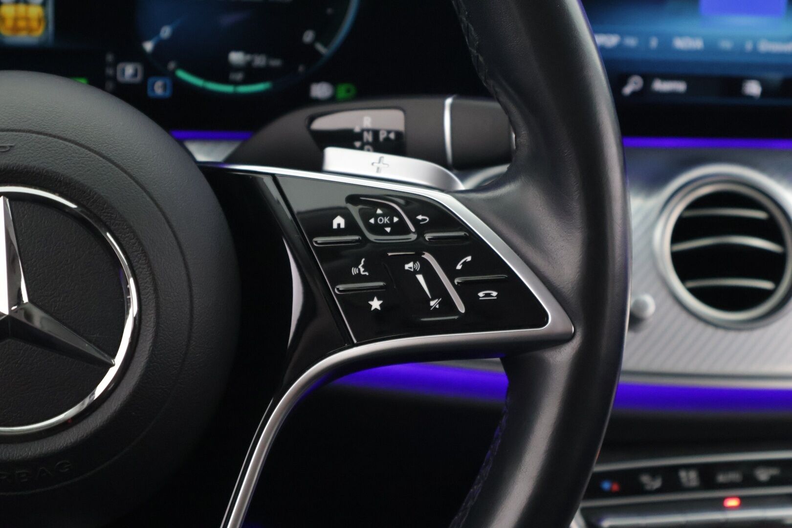 Mercedes-Benz E 2021 300 de T A Business Edition EQ Power *Widescreen / Ambient valot / Burmester äänentoisto!* - 3,99 % KORKOTARJOUS TÄHÄN AUTOON - Kahdet vanteet / Hyvin pidetty / Todella kattavat varusteet!
