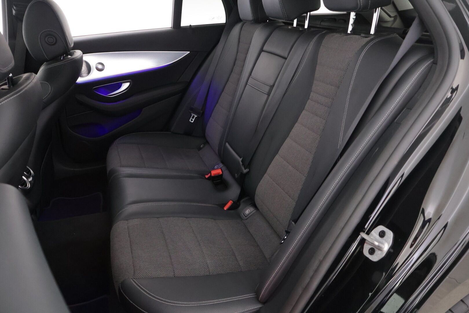 Mercedes-Benz E 2021 300 de T A Business Edition EQ Power *Widescreen / Ambient valot / Burmester äänentoisto!* - 3,99 % KORKOTARJOUS TÄHÄN AUTOON - Kahdet vanteet / Hyvin pidetty / Todella kattavat varusteet!