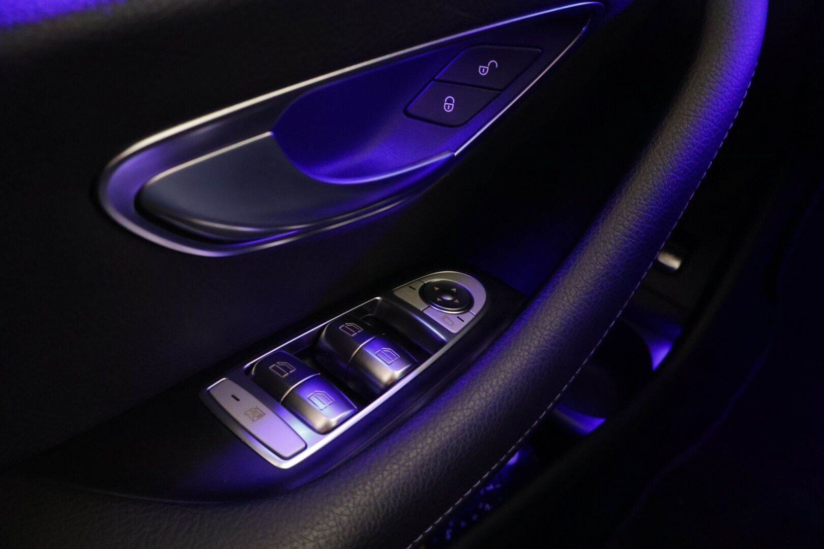 Mercedes-Benz E 2021 300 de T A Business Edition EQ Power *Widescreen / Ambient valot / Burmester äänentoisto!* - 3,99 % KORKOTARJOUS TÄHÄN AUTOON - Kahdet vanteet / Hyvin pidetty / Todella kattavat varusteet!