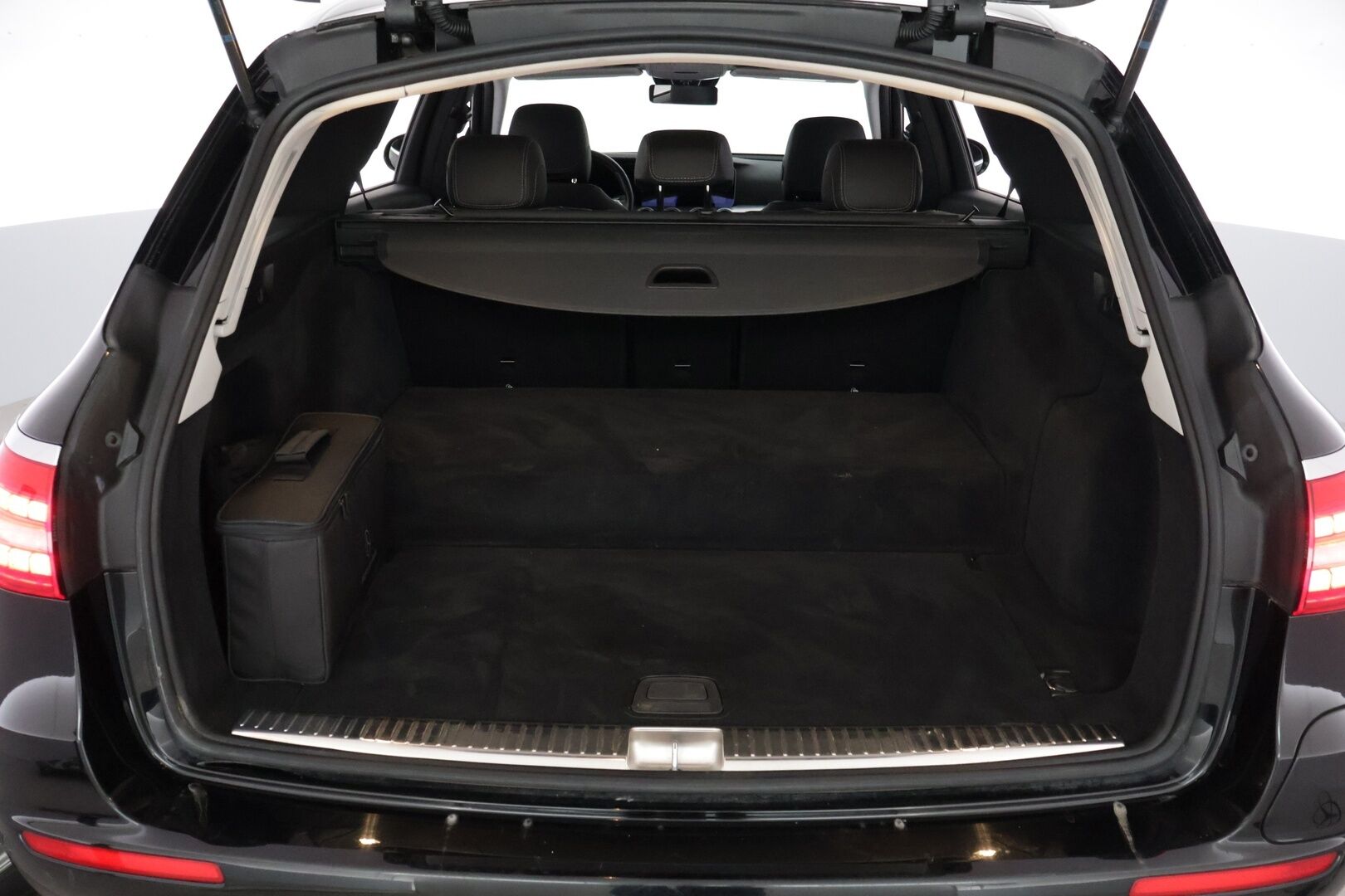 Mercedes-Benz E 2021 300 de T A Business Edition EQ Power *Widescreen / Ambient valot / Burmester äänentoisto!* - 3,99 % KORKOTARJOUS TÄHÄN AUTOON - Kahdet vanteet / Hyvin pidetty / Todella kattavat varusteet!