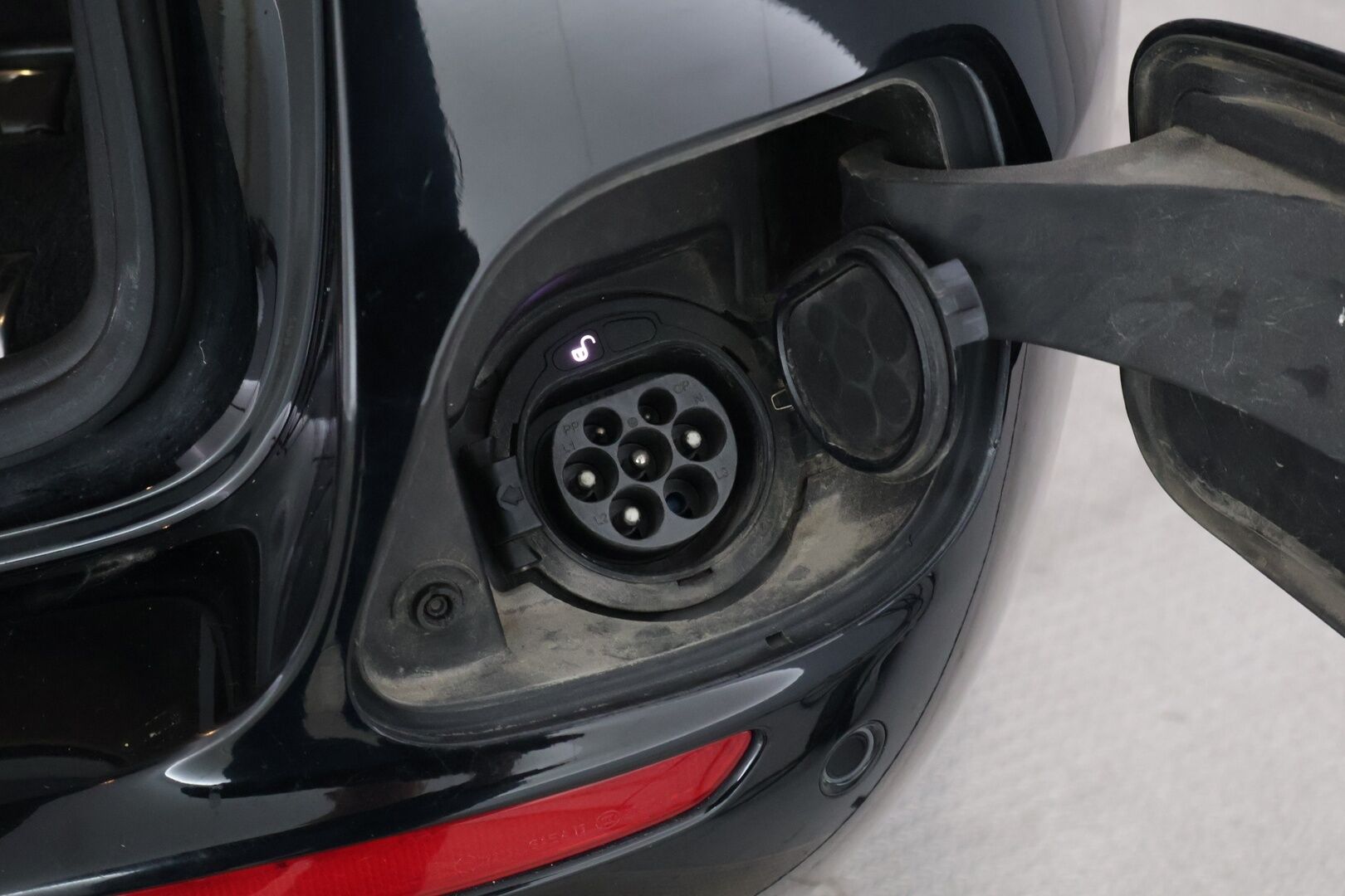 Mercedes-Benz E 2021 300 de T A Business Edition EQ Power *Widescreen / Ambient valot / Burmester äänentoisto!* - 3,99 % KORKOTARJOUS TÄHÄN AUTOON - Kahdet vanteet / Hyvin pidetty / Todella kattavat varusteet!