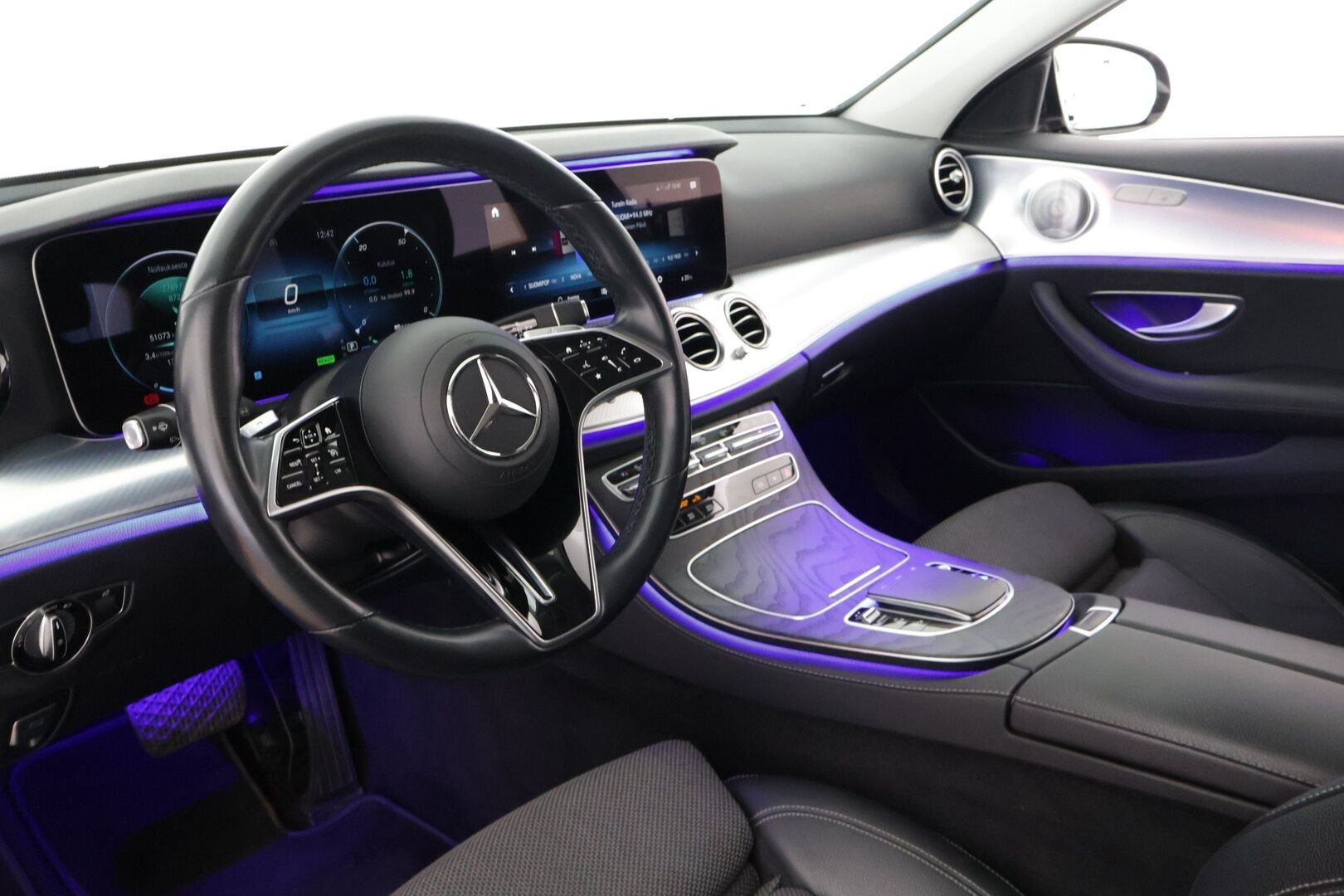 Mercedes-Benz E 2021 300 de T A Business Edition EQ Power *Widescreen / Ambient valot / Burmester äänentoisto!* - 3,99 % KORKOTARJOUS TÄHÄN AUTOON - Kahdet vanteet / Hyvin pidetty / Todella kattavat varusteet!
