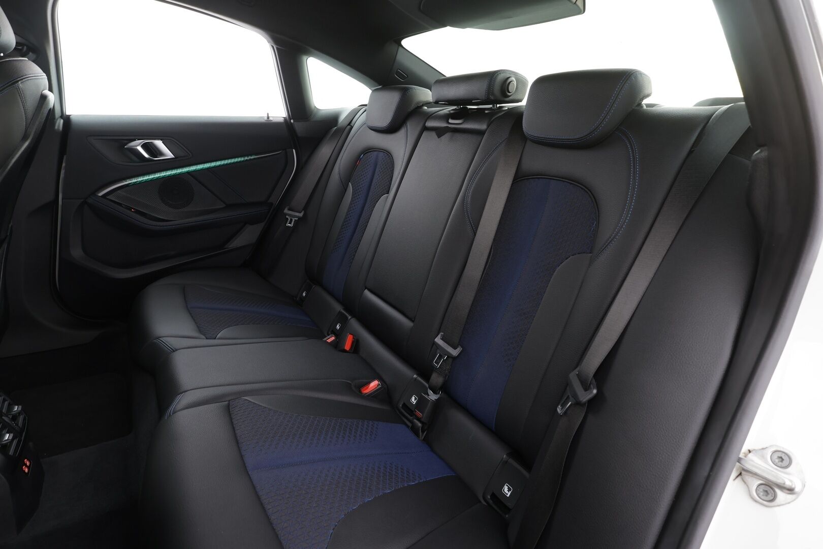 BMW 218 2022 F44 Gran Coupé 218i A Business M Sport * LED / P.Kamera / Sportpenkit / Navi / Kaistavahti / Sisätilanlämmitin * - 1-om Suomi-auto / Kahdet renkaat / Merkkihuollettu! - HULLUT VÄLIPÄIVÄT KORKOTARJOUS 2,49%