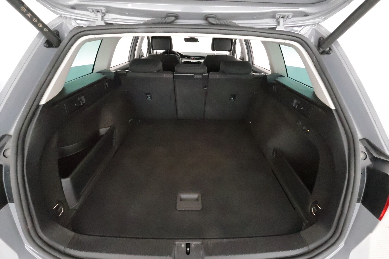 Volkswagen Passat 2022 Variant Comfort Business 2,0 TDI EVO SCR 110 kW DSG **Webasto / Koukku / Adapt.Vakkari / LED / 360° / Navi / Keyless** - 1-om Suomi-auto / Kahdet Renkaat