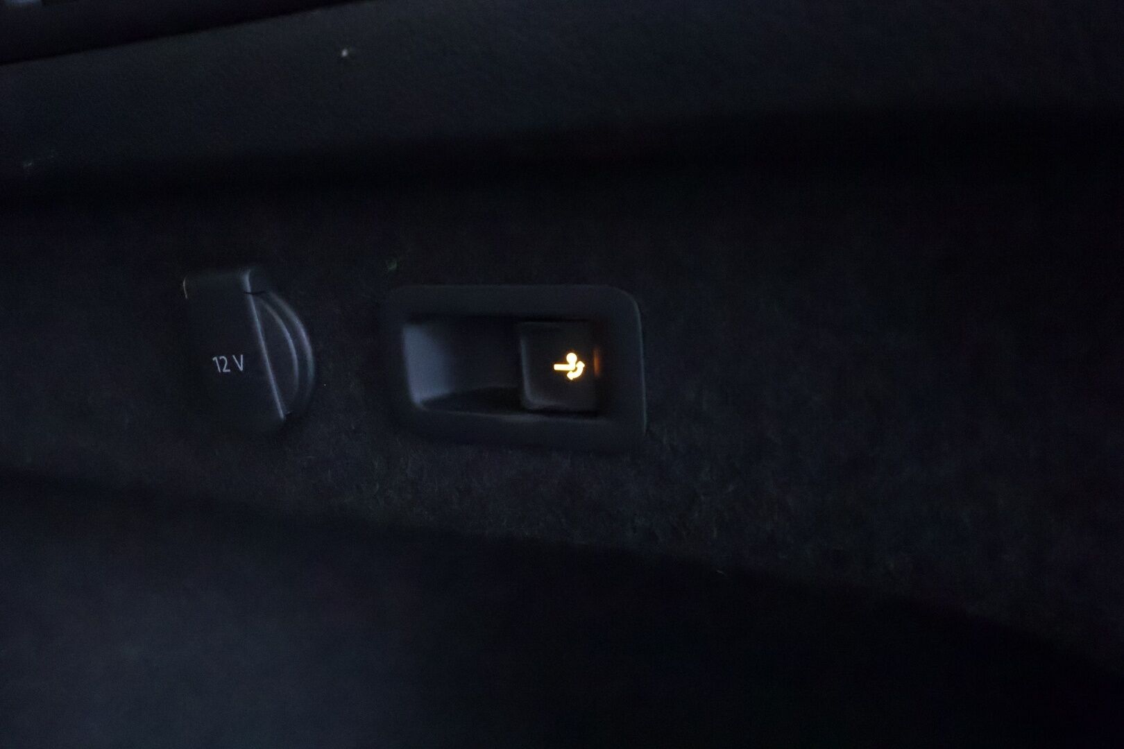 Volkswagen Passat 2022 Variant Comfort Business 2,0 TDI EVO SCR 110 kW DSG **Webasto / Koukku / Adapt.Vakkari / LED / 360° / Navi / Keyless** - 1-om Suomi-auto / Kahdet Renkaat