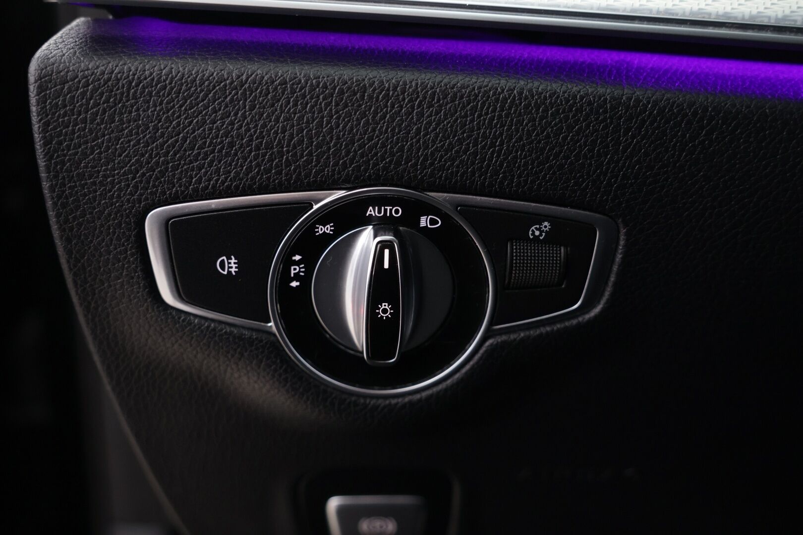 MERCEDES-BENZ E 2019 200 d T A Premium Business / Widescreen / Burmeister / Ambient / P.Kamera / - Hyvin huollettu! / Näyttävä / Kahdet renkaat /