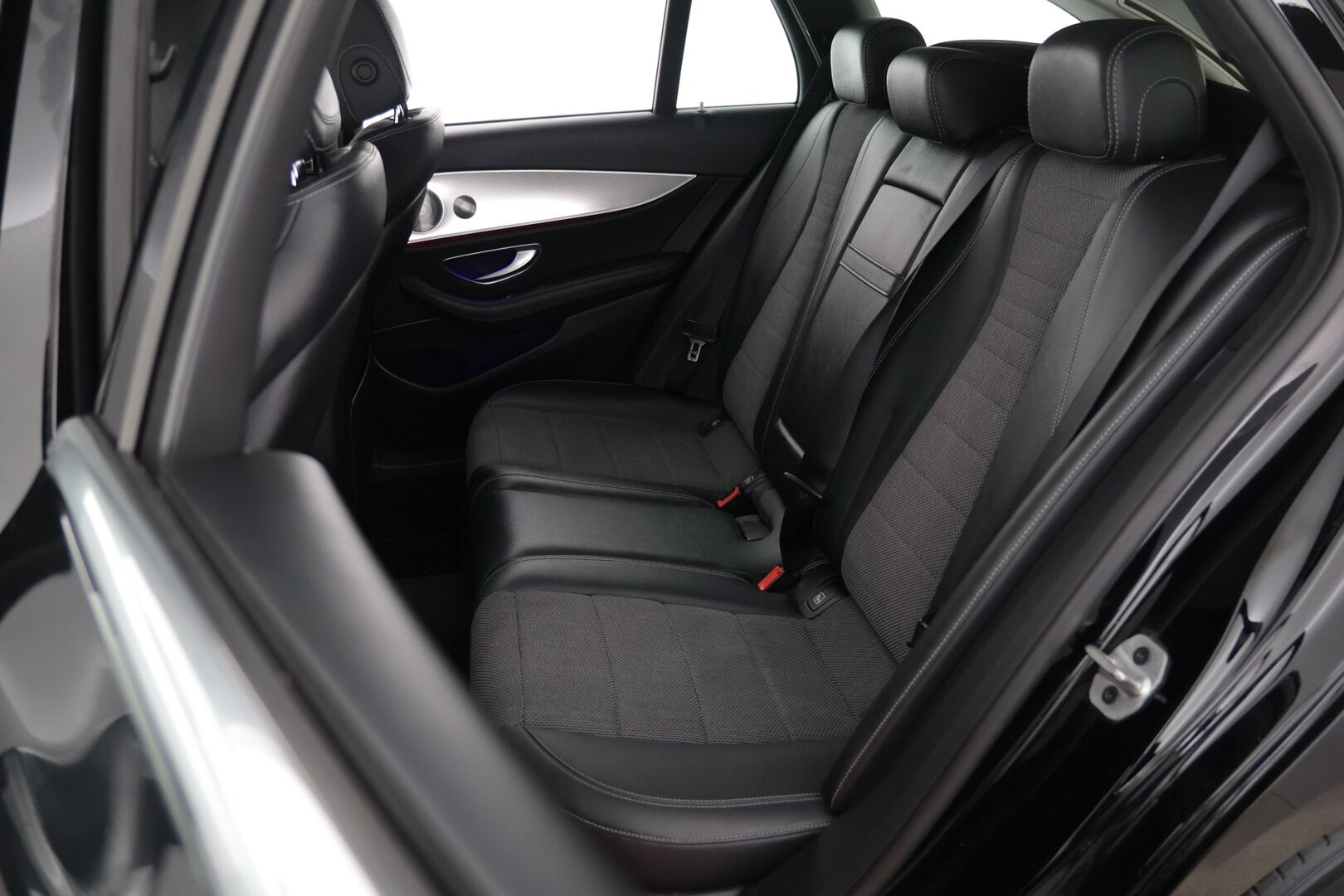 MERCEDES-BENZ E 2019 200 d T A Premium Business / Widescreen / Burmeister / Ambient / P.Kamera / - Hyvin huollettu! / Näyttävä / Kahdet renkaat /